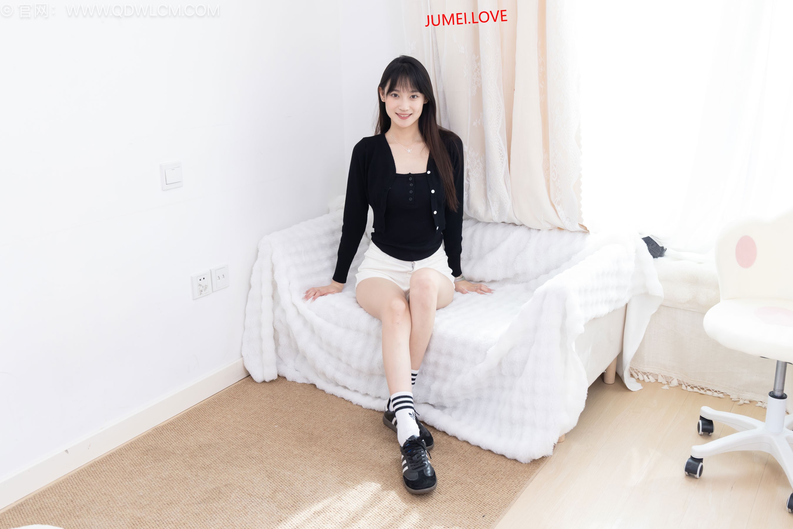 物恋传媒 No.2663 山奈 - 帆布鞋、自然穿脏白棉袜、裸足 第1张