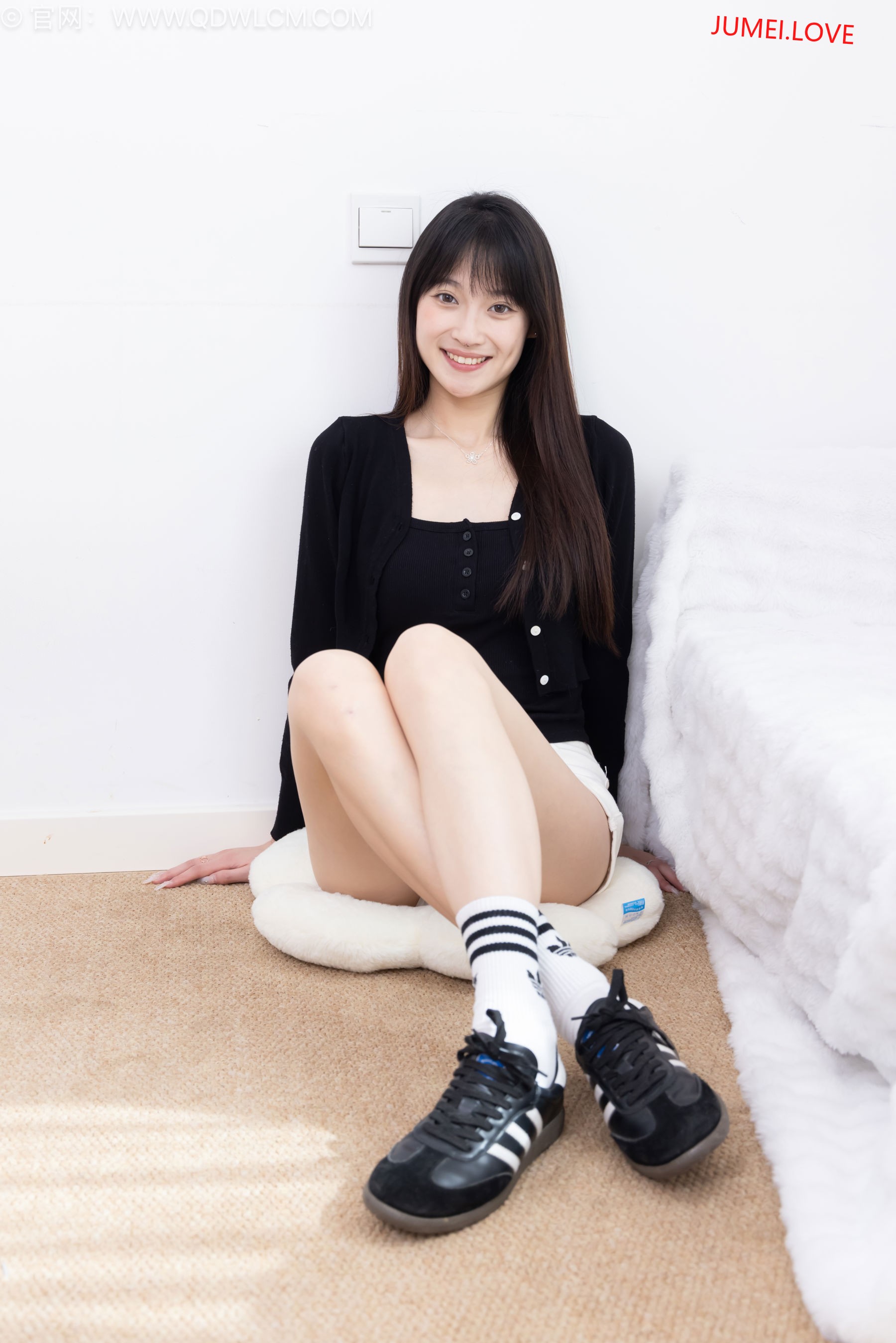 物恋传媒 No.2663 山奈 - 帆布鞋、自然穿脏白棉袜、裸足 第100张