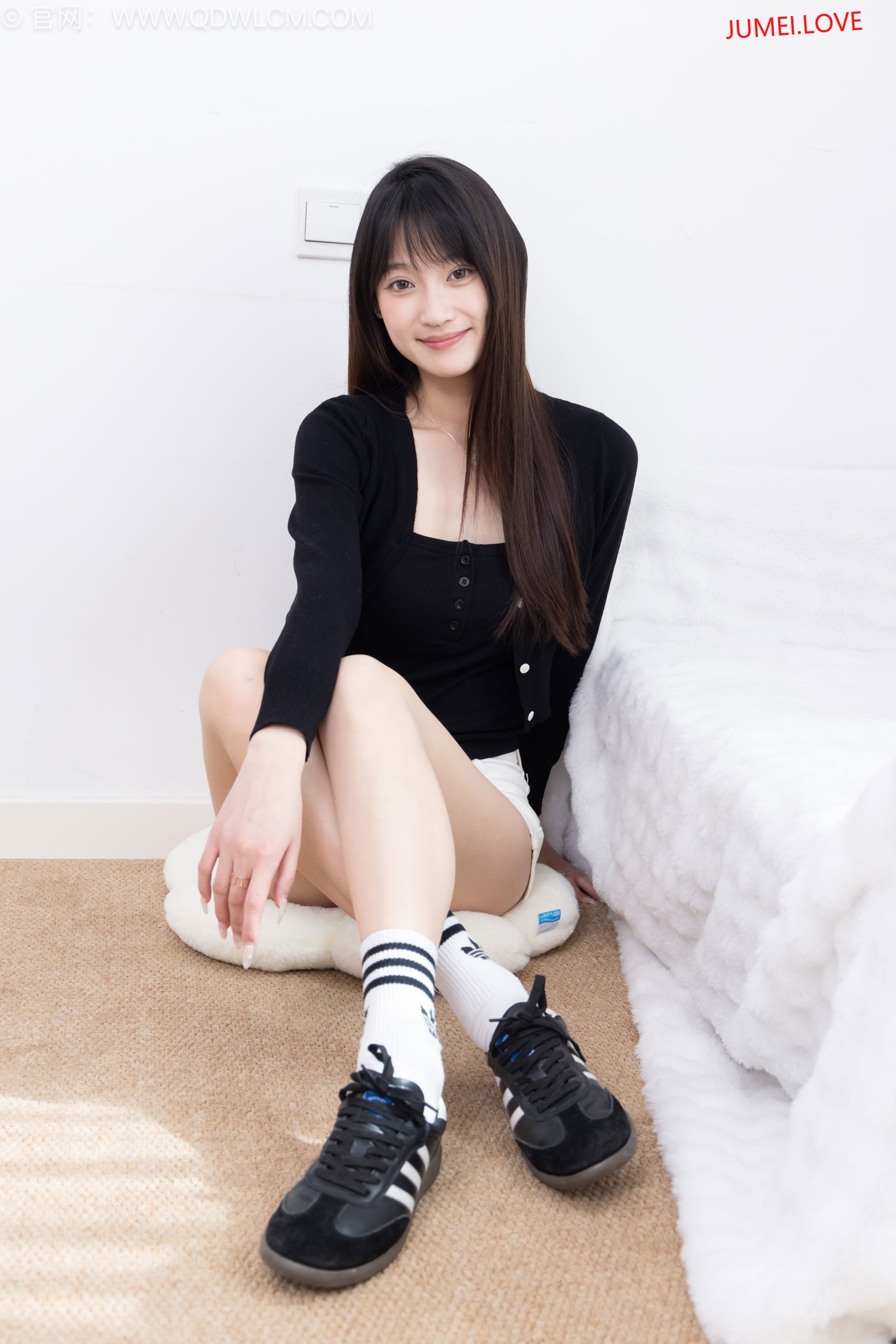 物恋传媒 No.2663 山奈 - 帆布鞋、自然穿脏白棉袜、裸足 第101张
