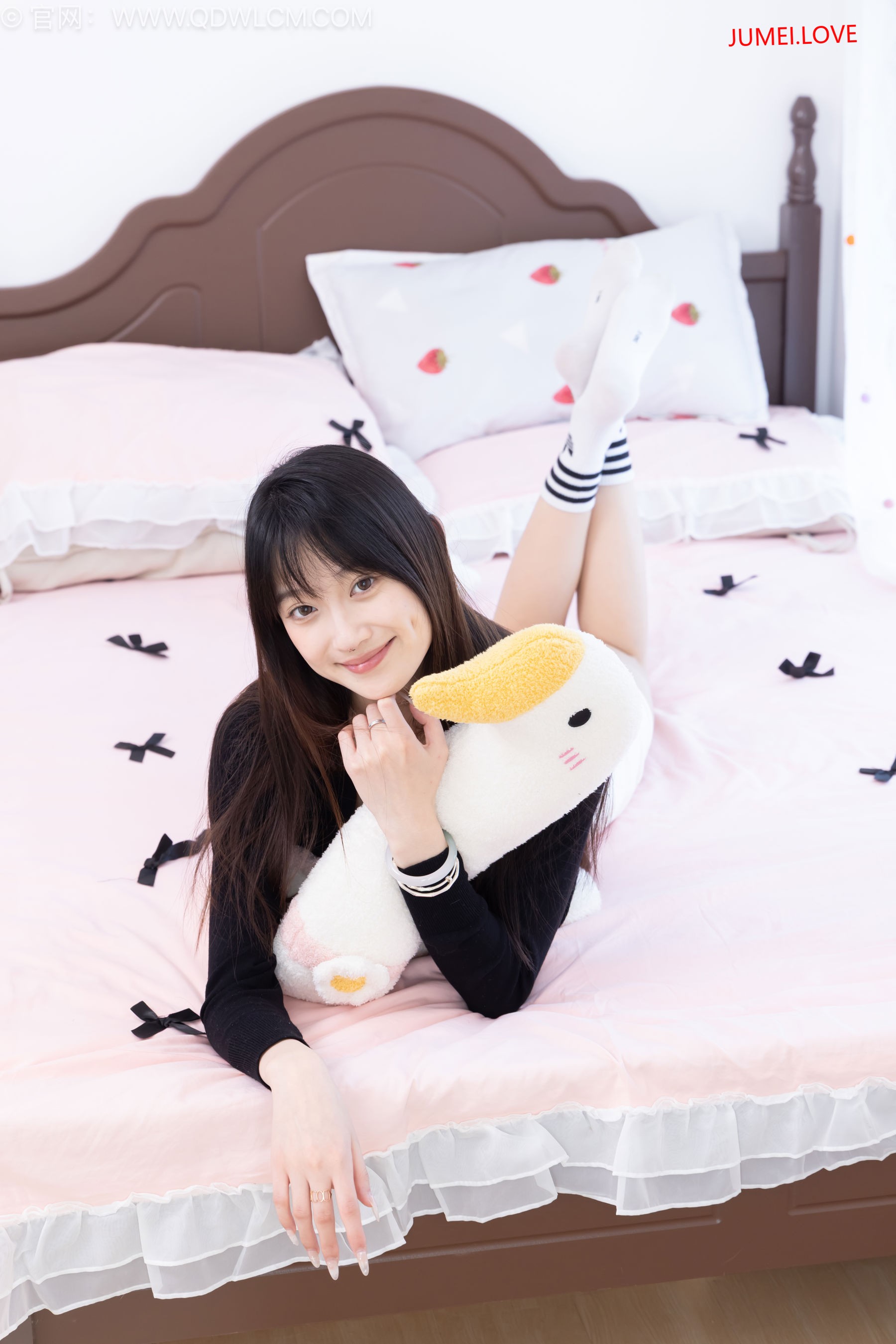 物恋传媒 No.2663 山奈 - 帆布鞋、自然穿脏白棉袜、裸足 第11张