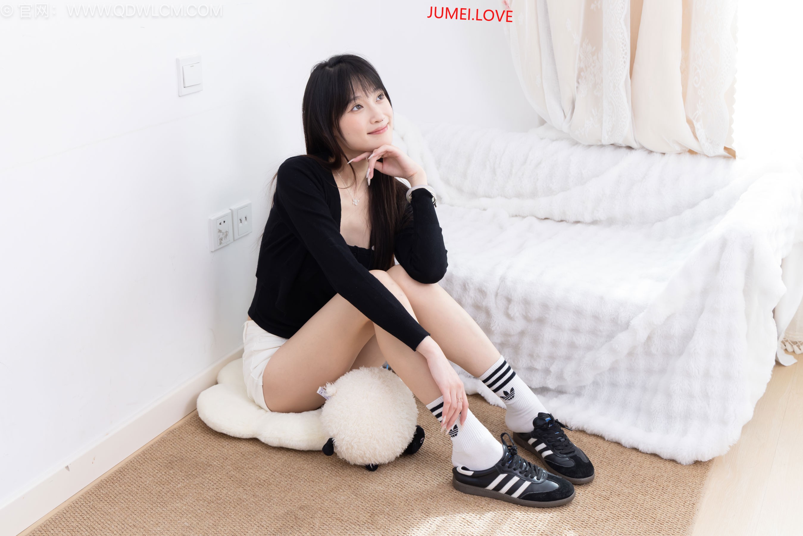物恋传媒 No.2663 山奈 - 帆布鞋、自然穿脏白棉袜、裸足 第110张