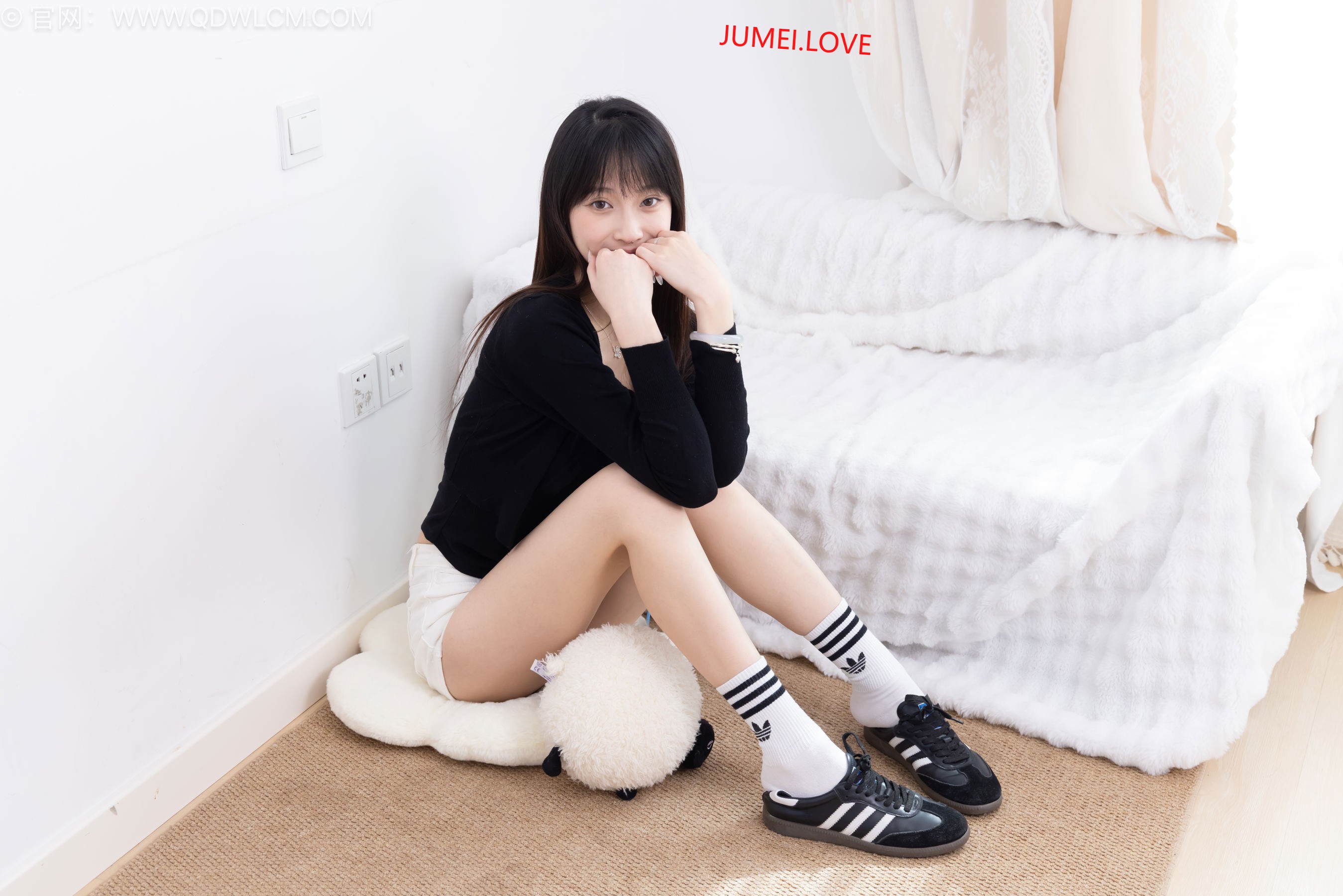 物恋传媒 No.2663 山奈 - 帆布鞋、自然穿脏白棉袜、裸足 第111张