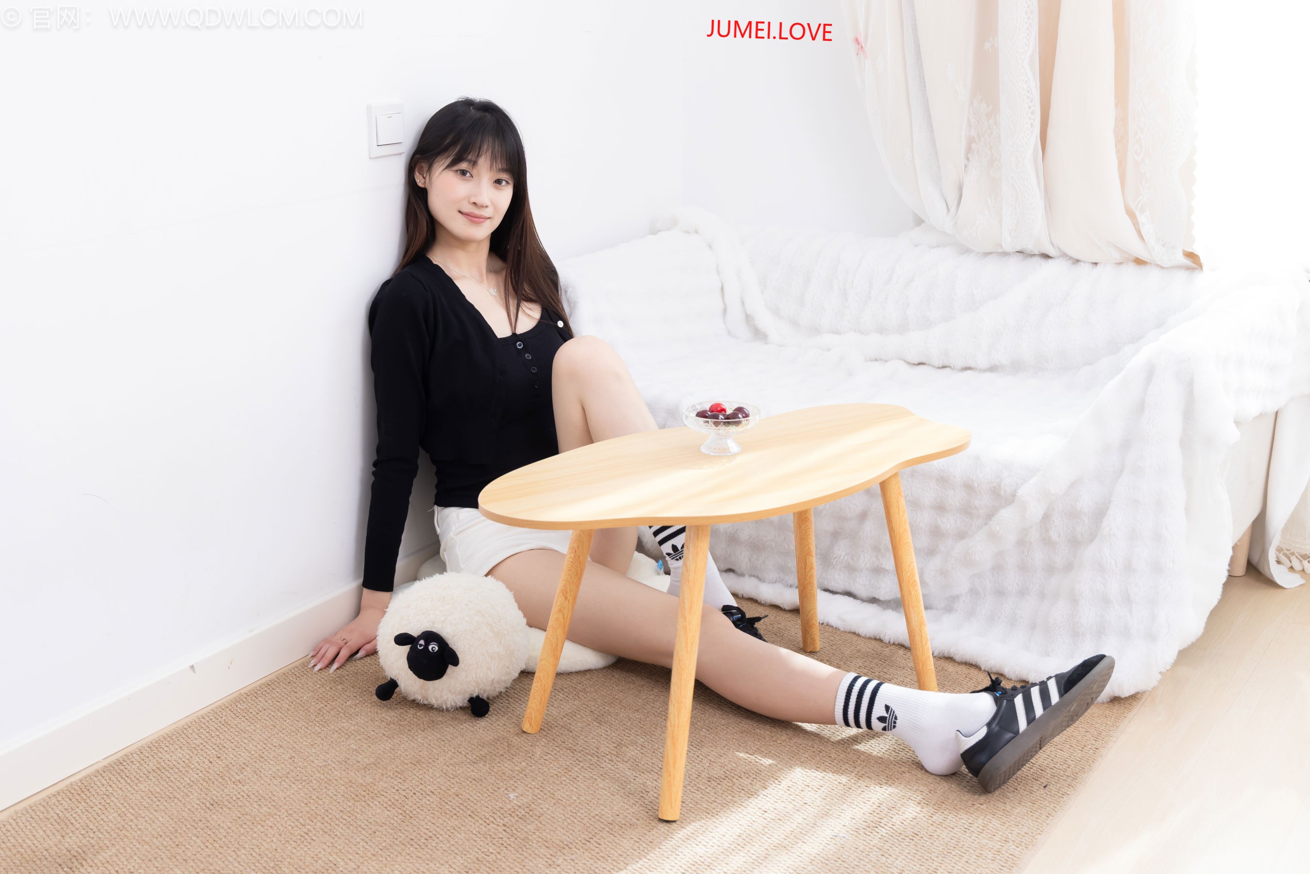 物恋传媒 No.2663 山奈 - 帆布鞋、自然穿脏白棉袜、裸足 第120张