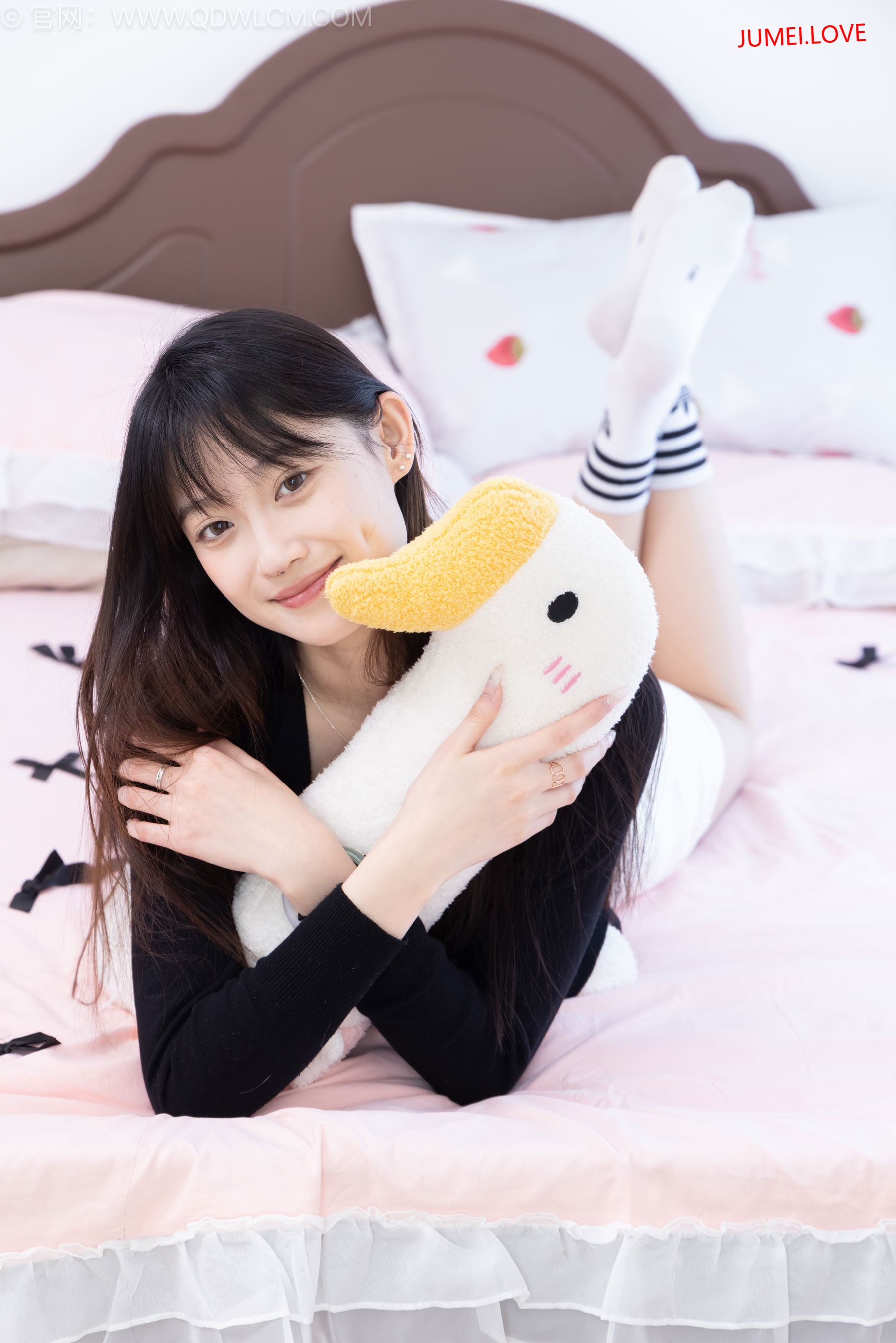 物恋传媒 No.2663 山奈 - 帆布鞋、自然穿脏白棉袜、裸足 第14张