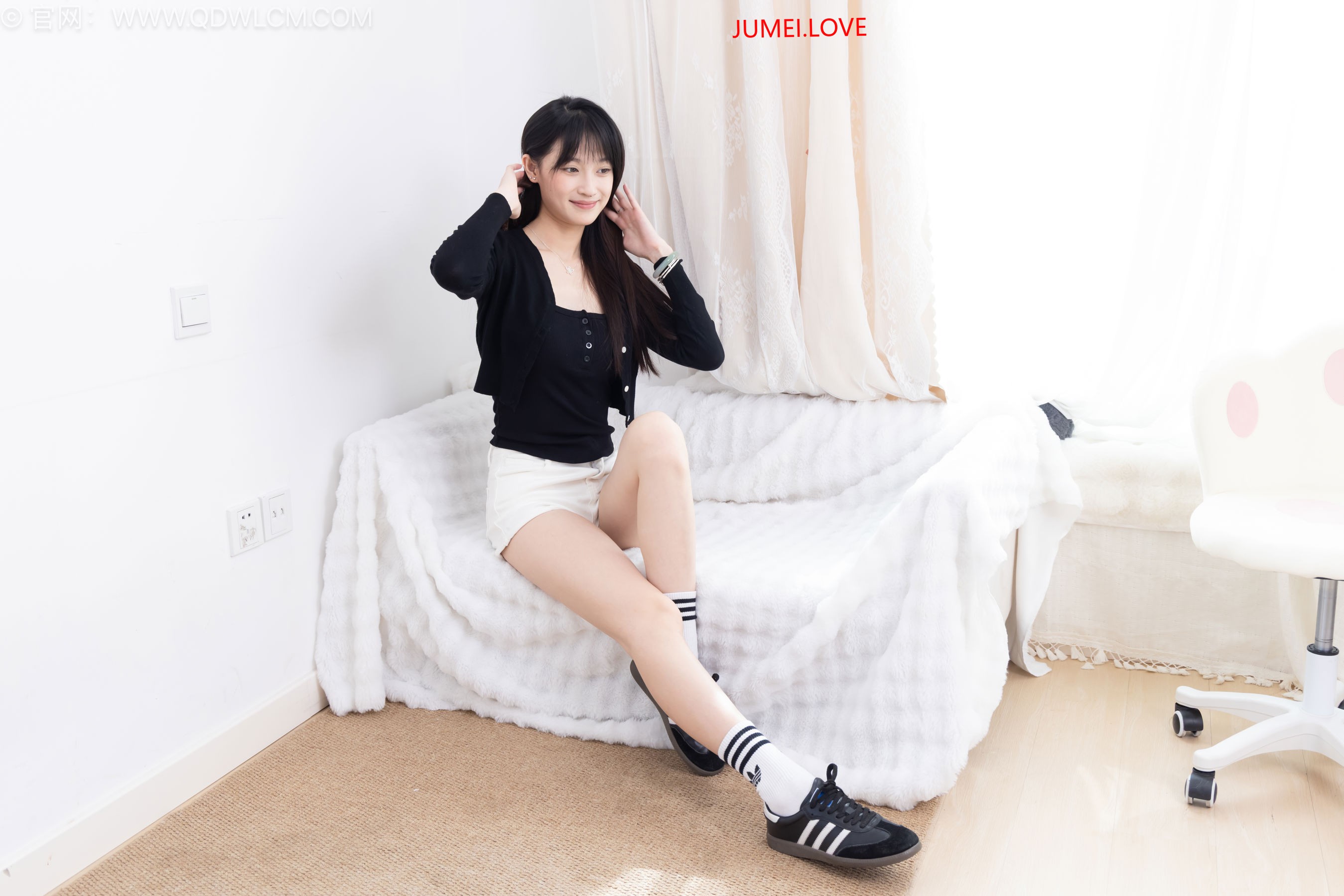 物恋传媒 No.2663 山奈 - 帆布鞋、自然穿脏白棉袜、裸足 第140张