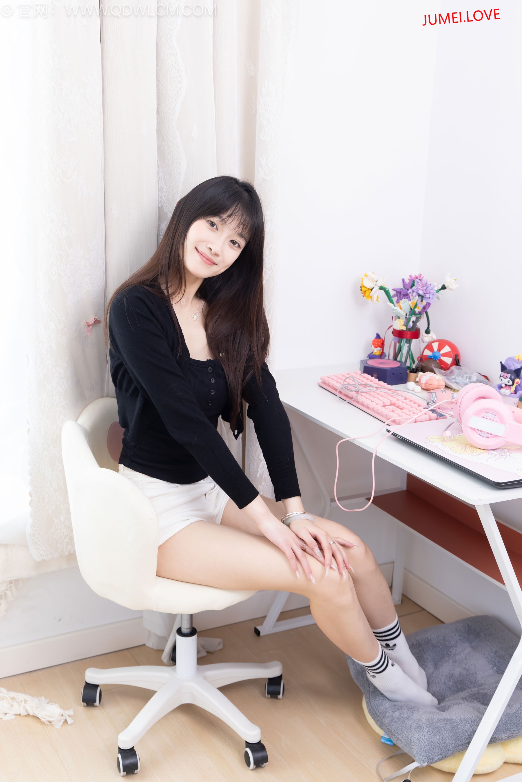 物恋传媒 No.2663 山奈 - 帆布鞋、自然穿脏白棉袜、裸足 第143张