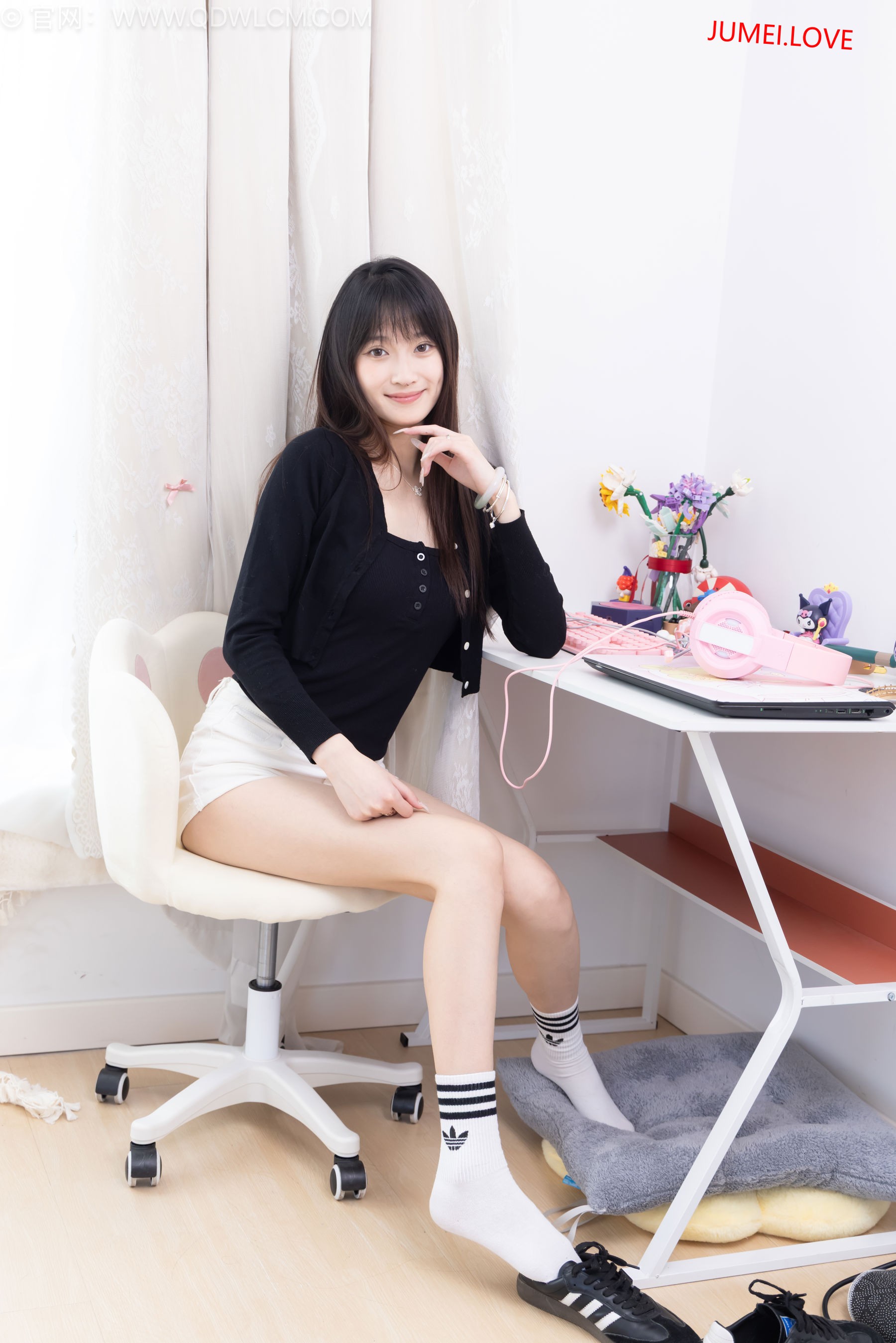 物恋传媒 No.2663 山奈 - 帆布鞋、自然穿脏白棉袜、裸足 第147张
