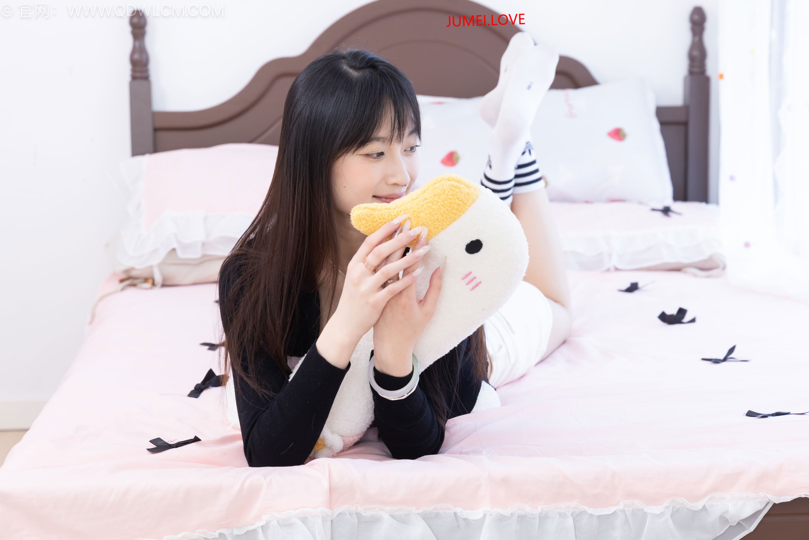 物恋传媒 No.2663 山奈 - 帆布鞋、自然穿脏白棉袜、裸足 第15张