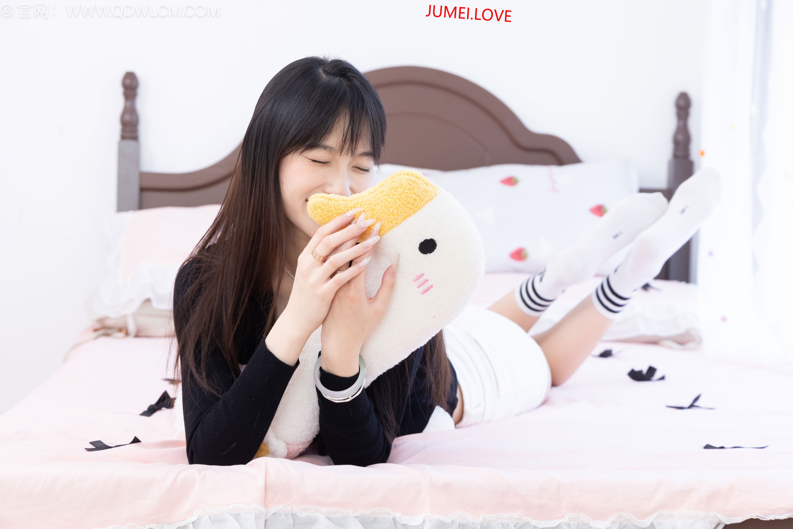 物恋传媒 No.2663 山奈 - 帆布鞋、自然穿脏白棉袜、裸足 第17张