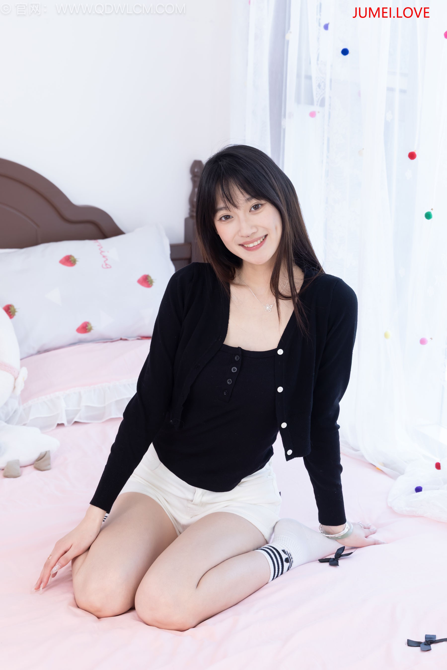 物恋传媒 No.2663 山奈 - 帆布鞋、自然穿脏白棉袜、裸足 第4张