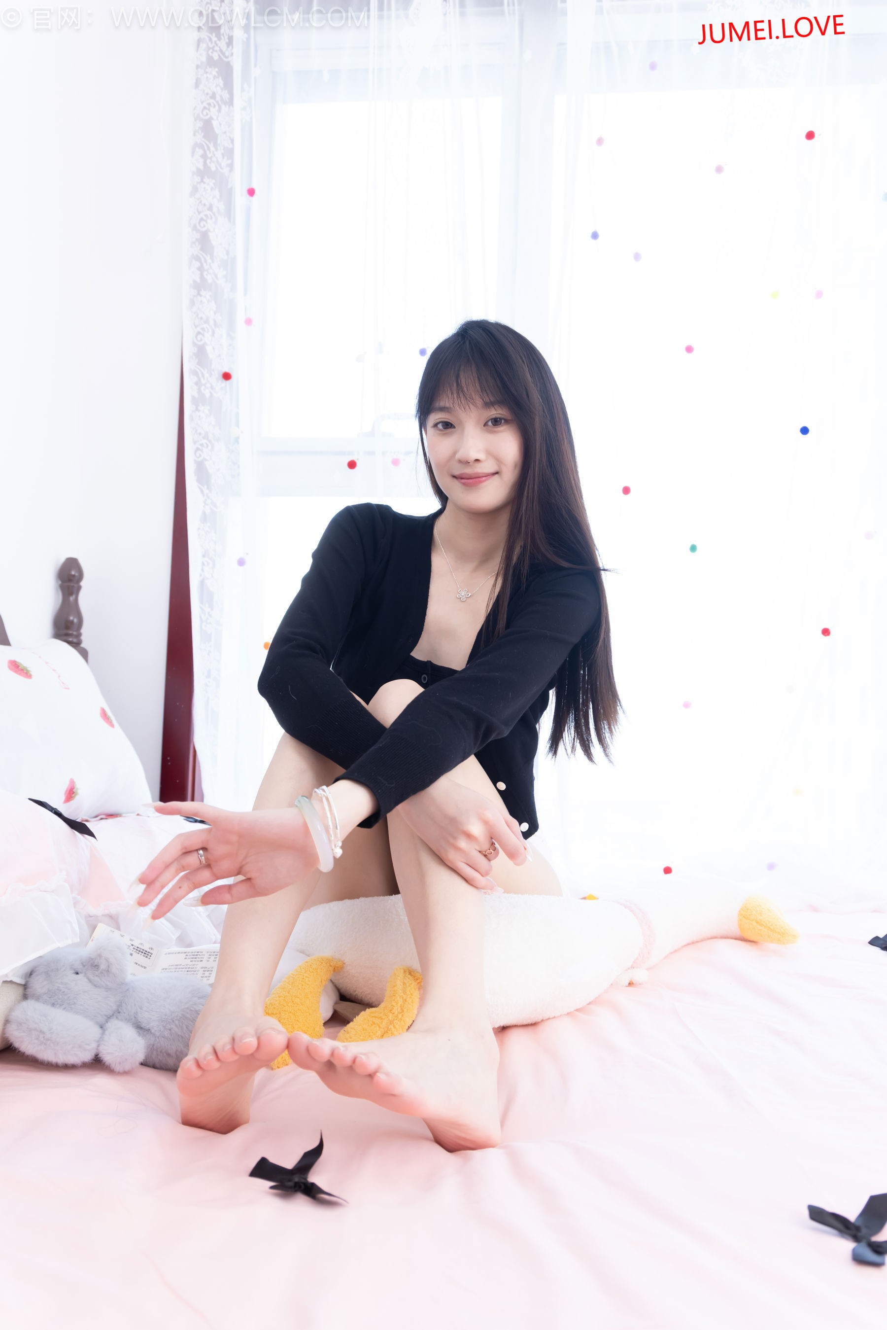 物恋传媒 No.2663 山奈 - 帆布鞋、自然穿脏白棉袜、裸足 第48张