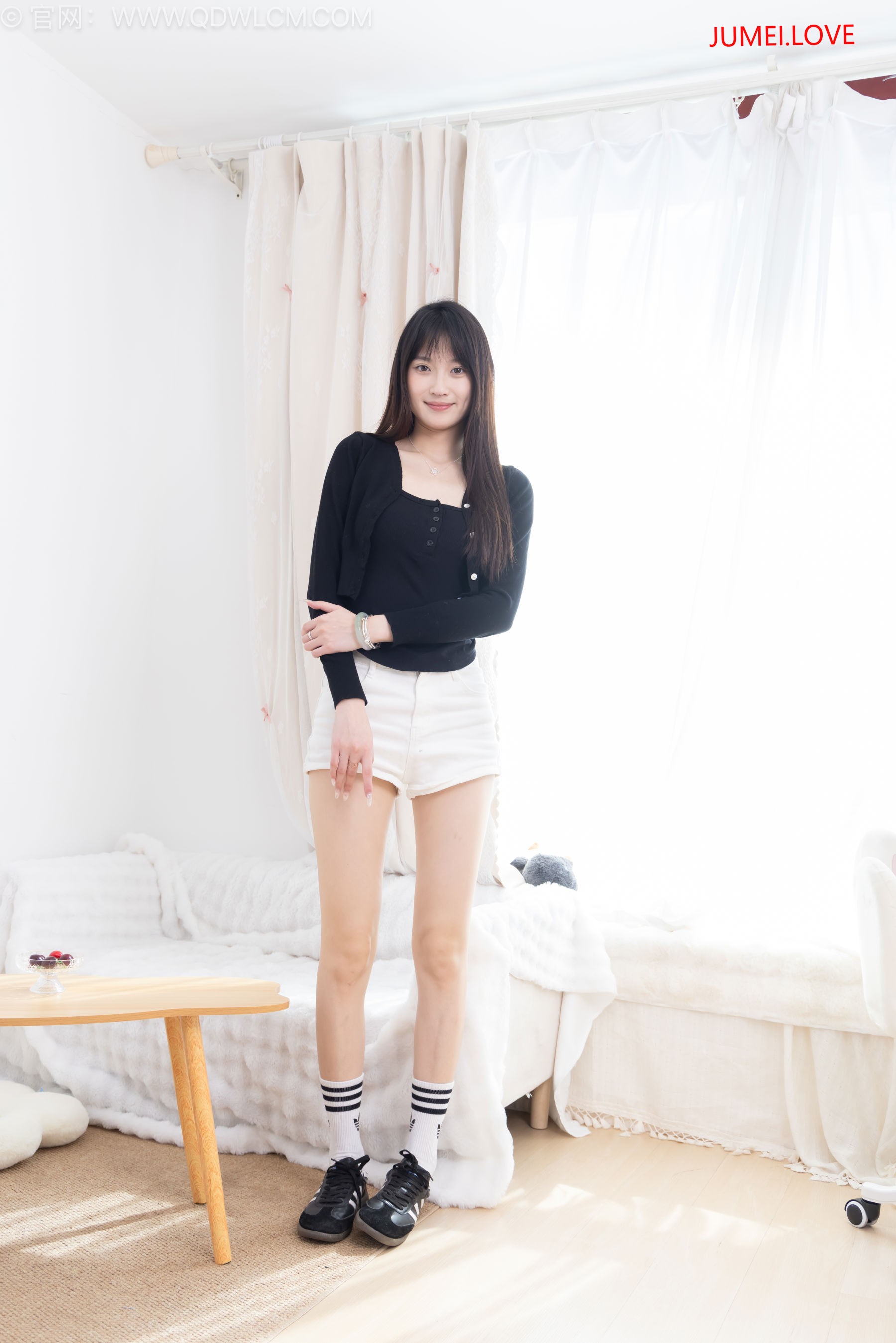 物恋传媒 No.2663 山奈 - 帆布鞋、自然穿脏白棉袜、裸足 第81张