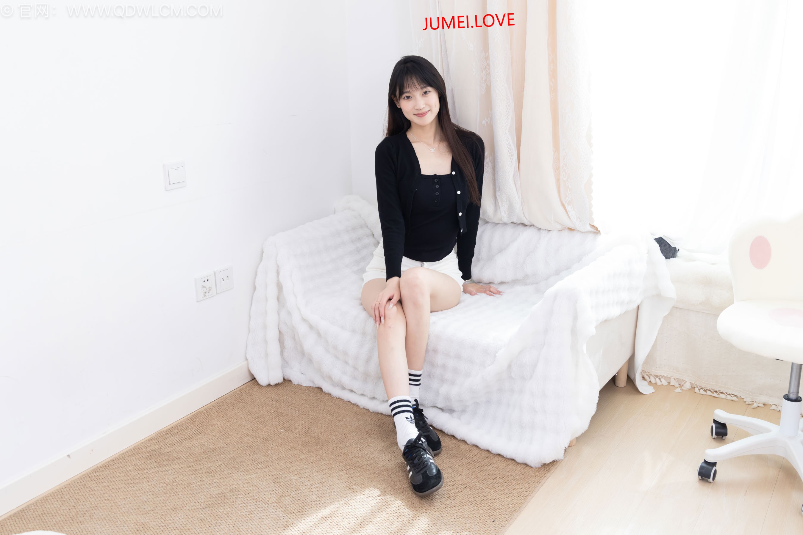 物恋传媒 No.2663 山奈 - 帆布鞋、自然穿脏白棉袜、裸足 第85张