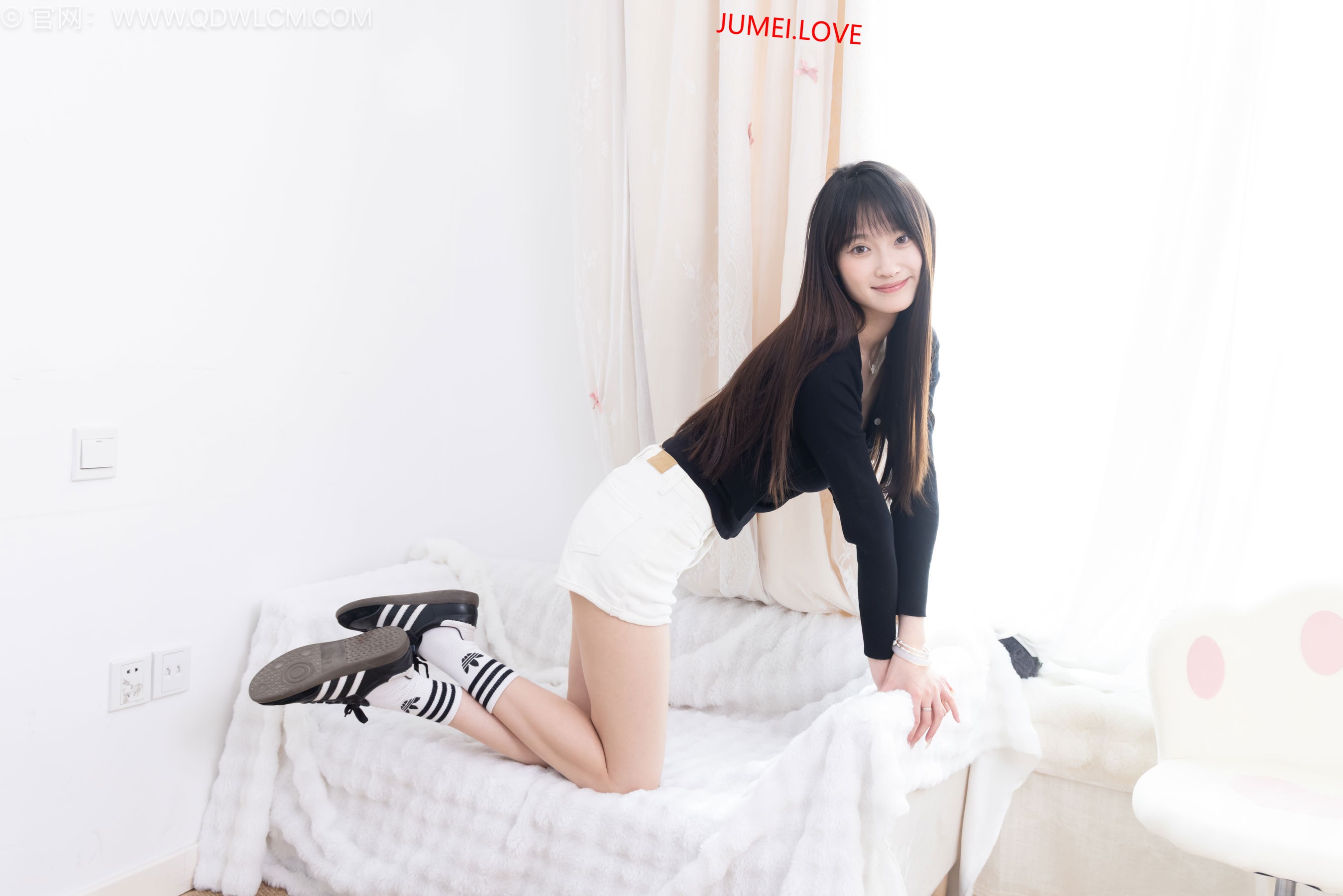 物恋传媒 No.2663 山奈 - 帆布鞋、自然穿脏白棉袜、裸足 第86张