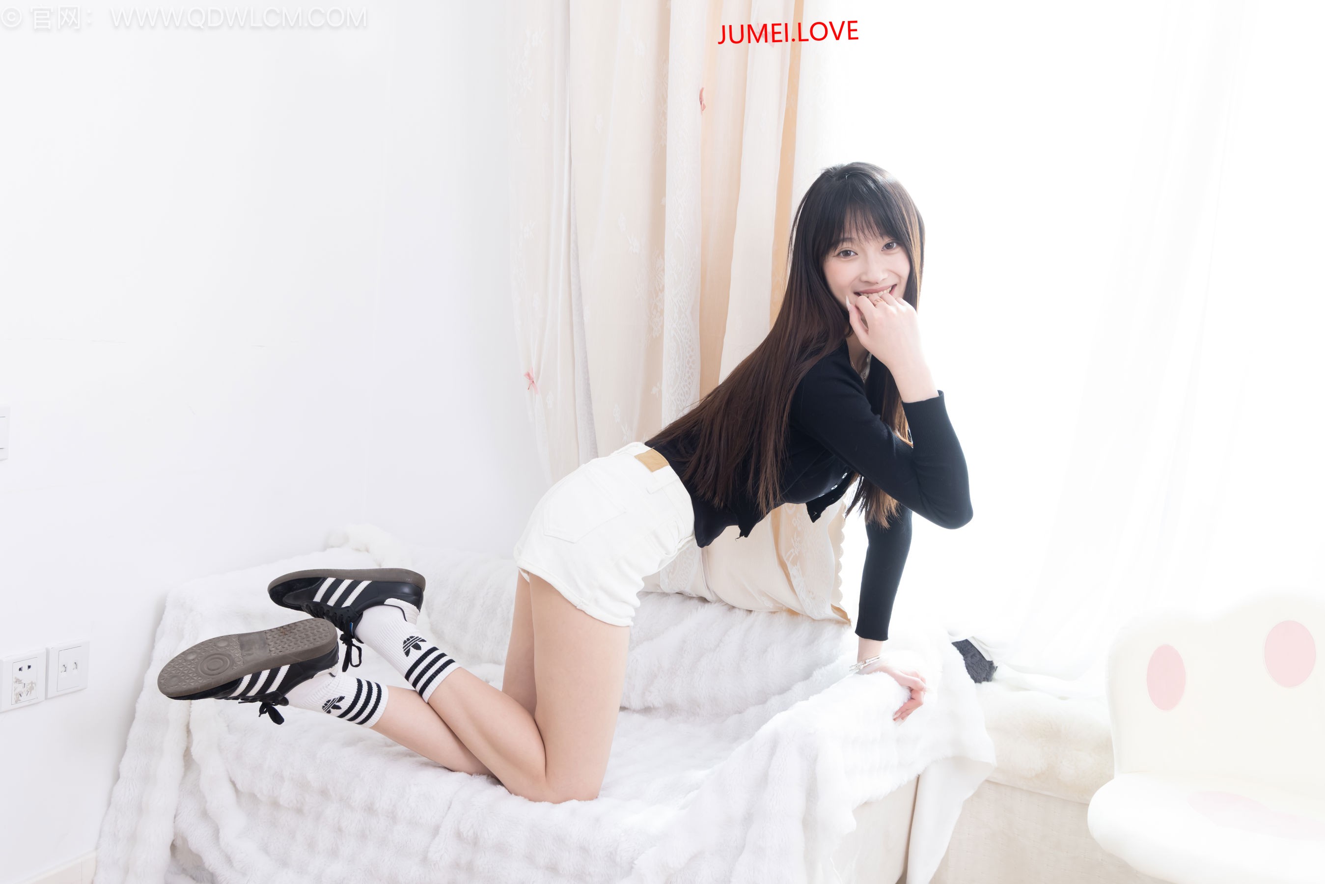 物恋传媒 No.2663 山奈 - 帆布鞋、自然穿脏白棉袜、裸足 第87张