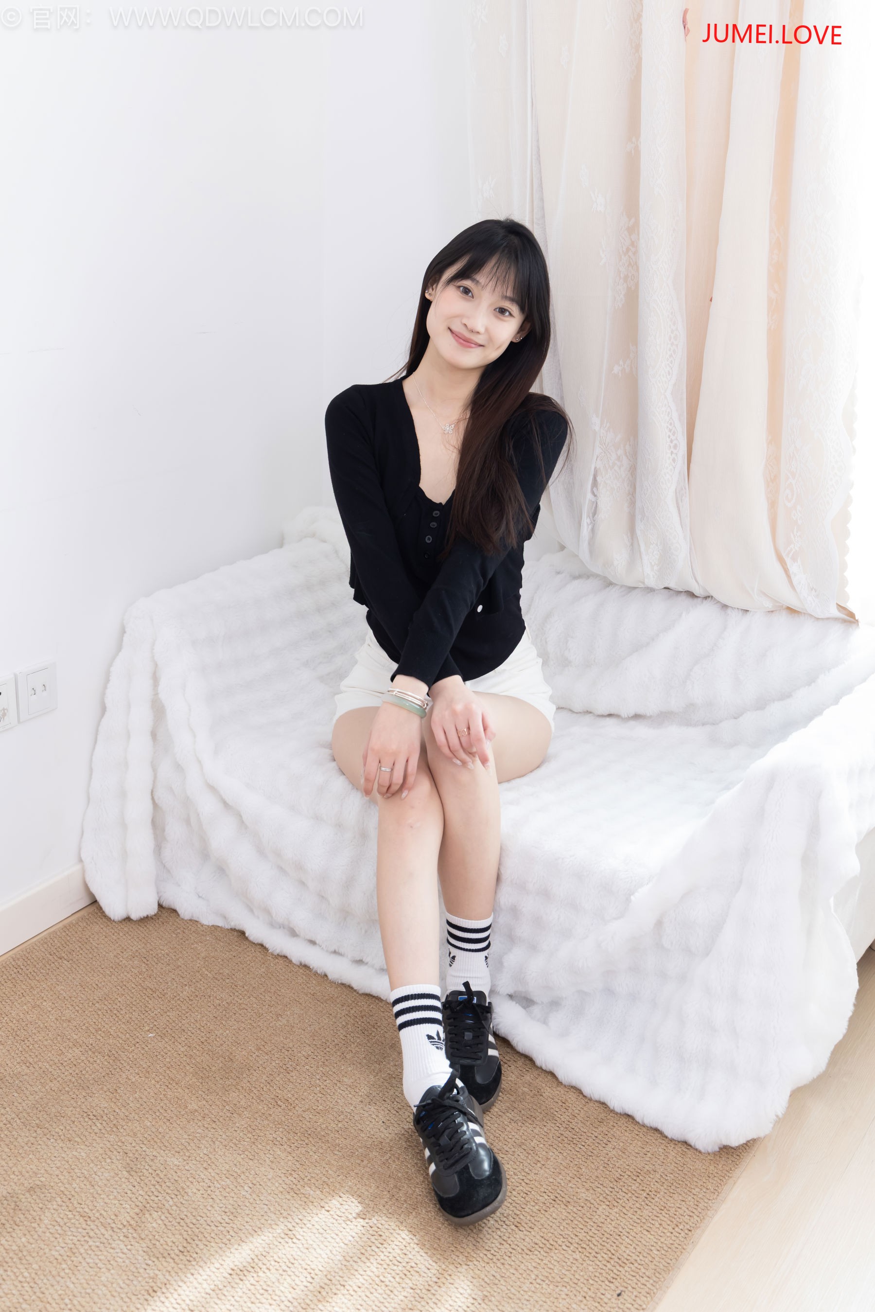 物恋传媒 No.2663 山奈 - 帆布鞋、自然穿脏白棉袜、裸足 第96张