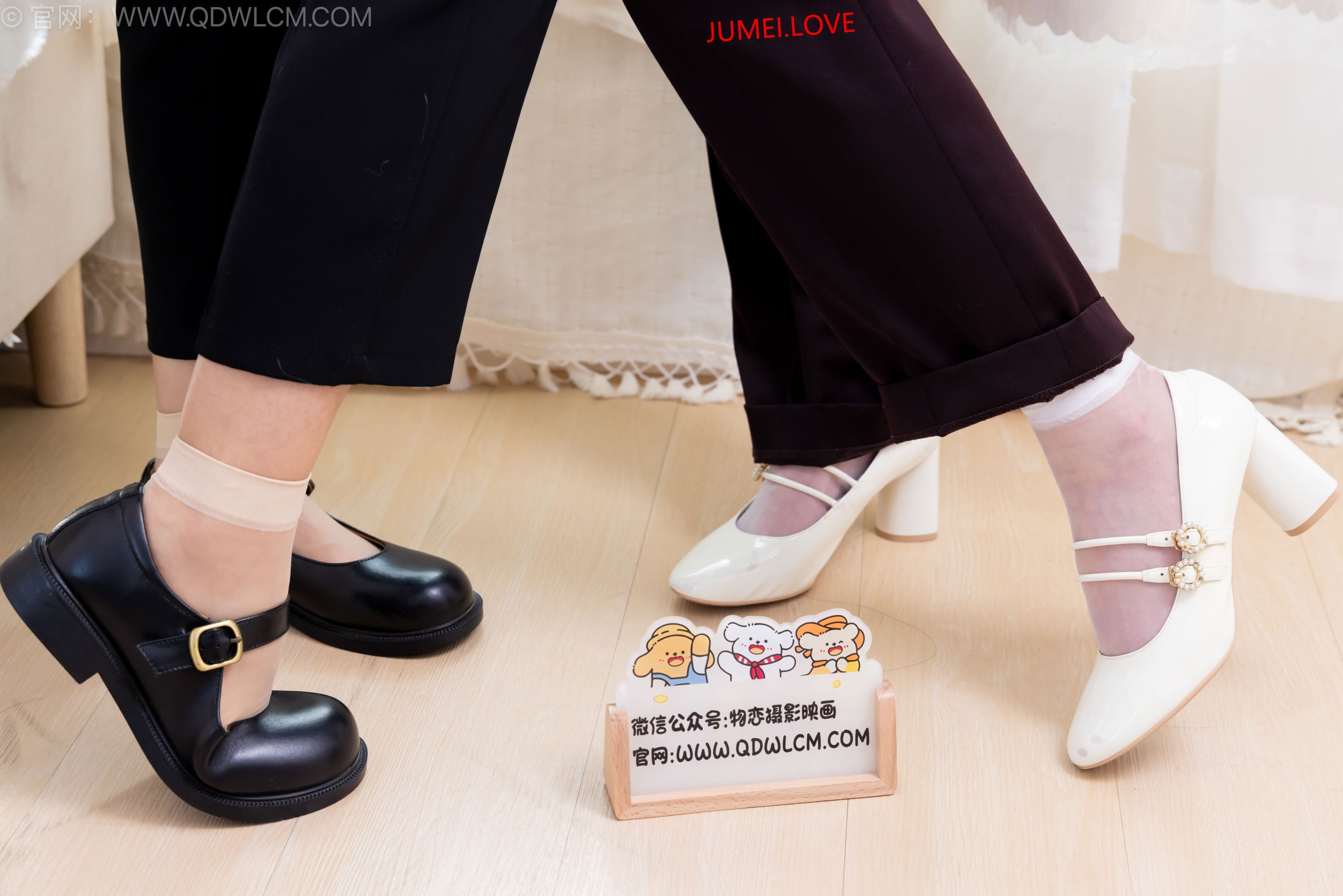 物恋传媒 No.2667 菜菜&岚岚 - 高跟鞋、皮鞋、ol制服、短白丝、短肉丝、裸足 第2张
