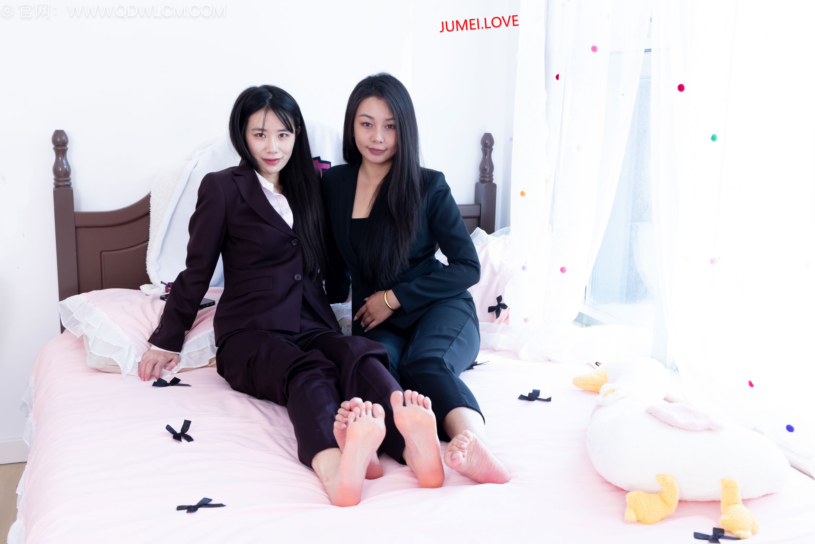 物恋传媒 No.2667 菜菜&岚岚 - 高跟鞋、皮鞋、ol制服、短白丝、短肉丝、裸足 第41张