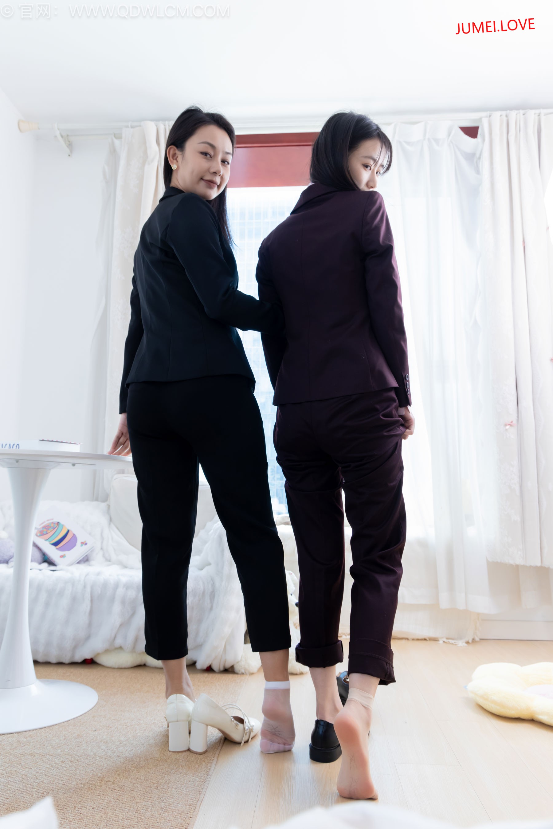 物恋传媒 No.2667 菜菜&岚岚 - 高跟鞋、皮鞋、ol制服、短白丝、短肉丝、裸足 第63张