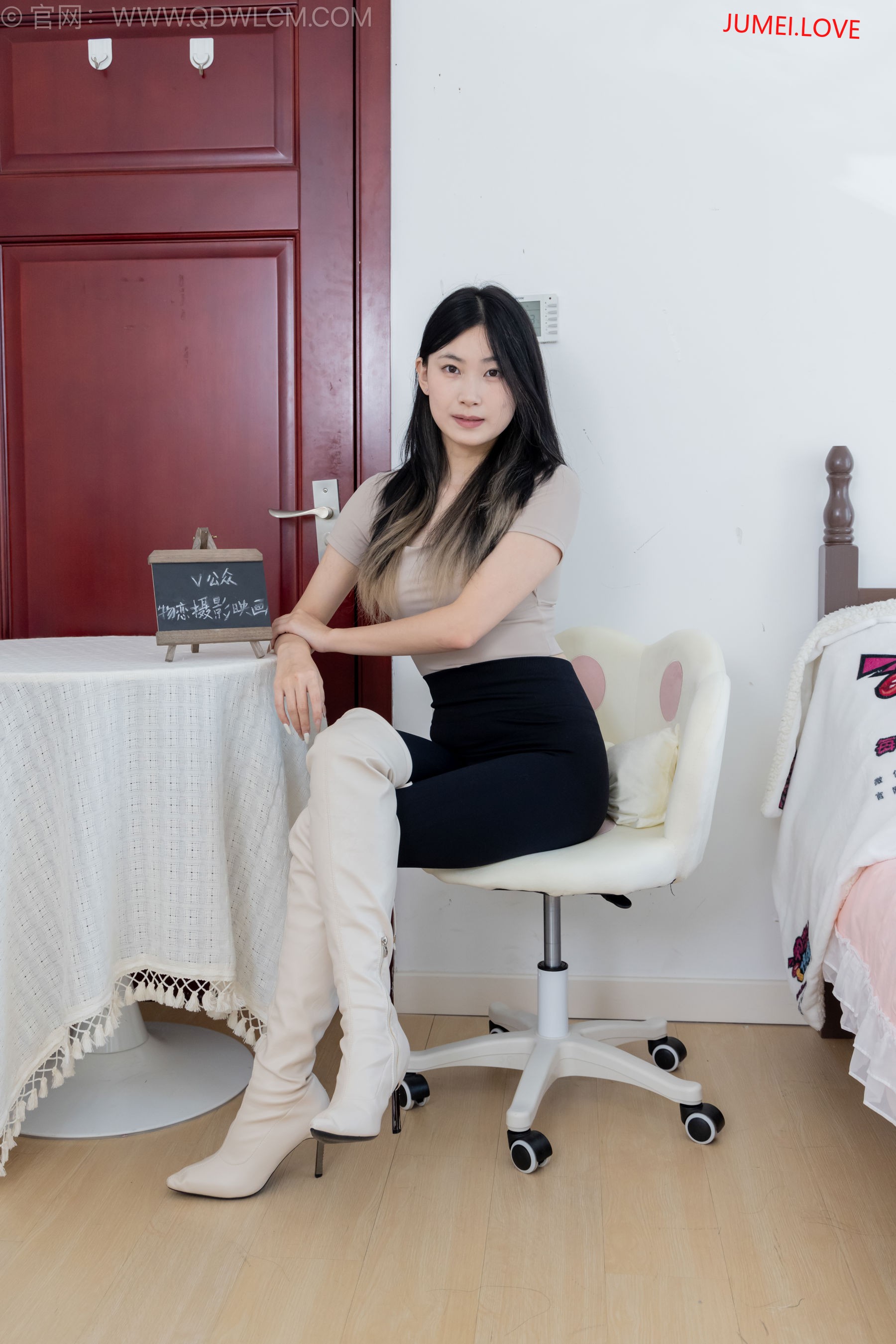 物恋传媒 No.2669 贝壳 - 高跟长靴、短白棉袜、裸足 第163张