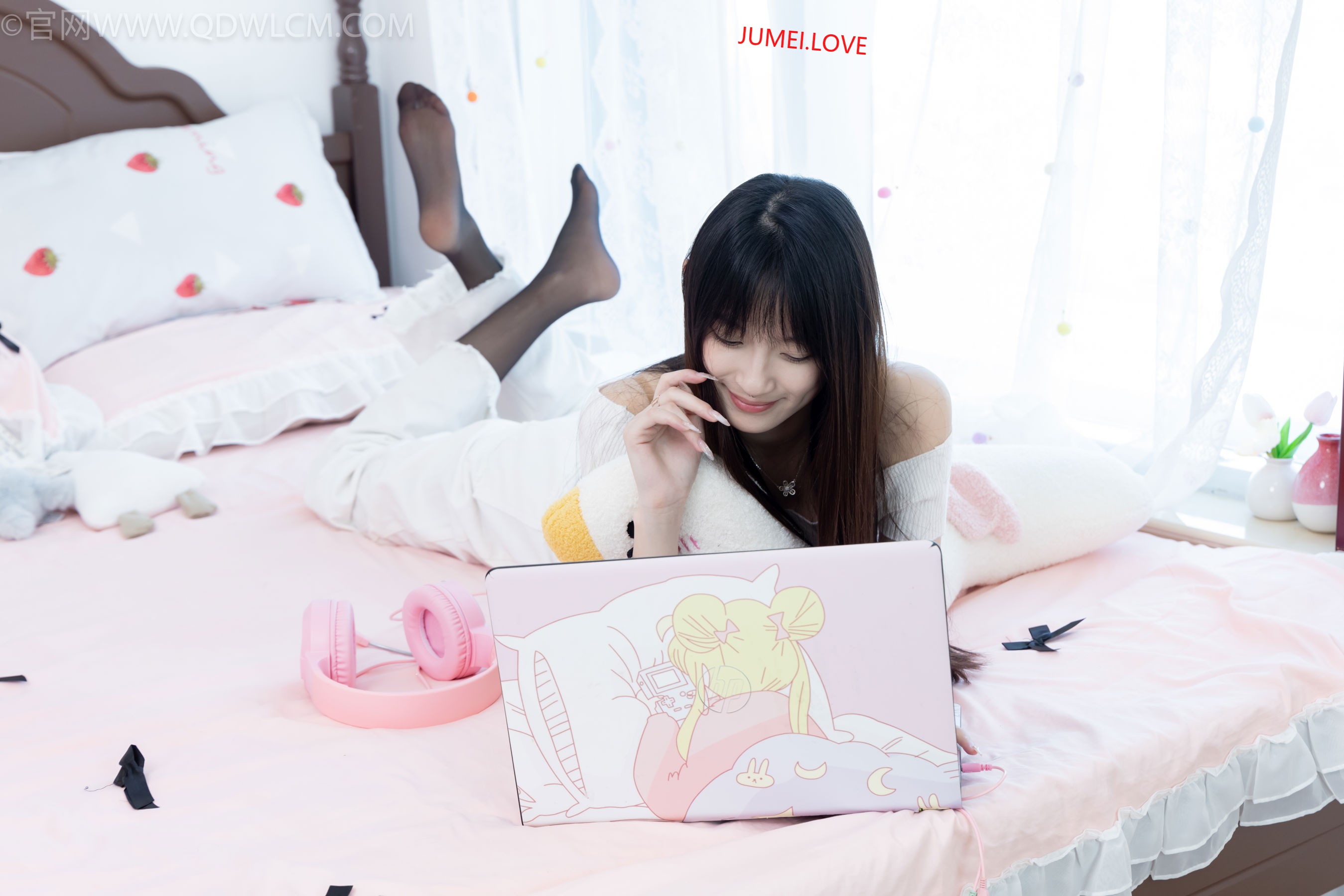 物恋传媒 No.2670 山奈 - 帆布鞋、白棉袜、薄黑丝 第11张