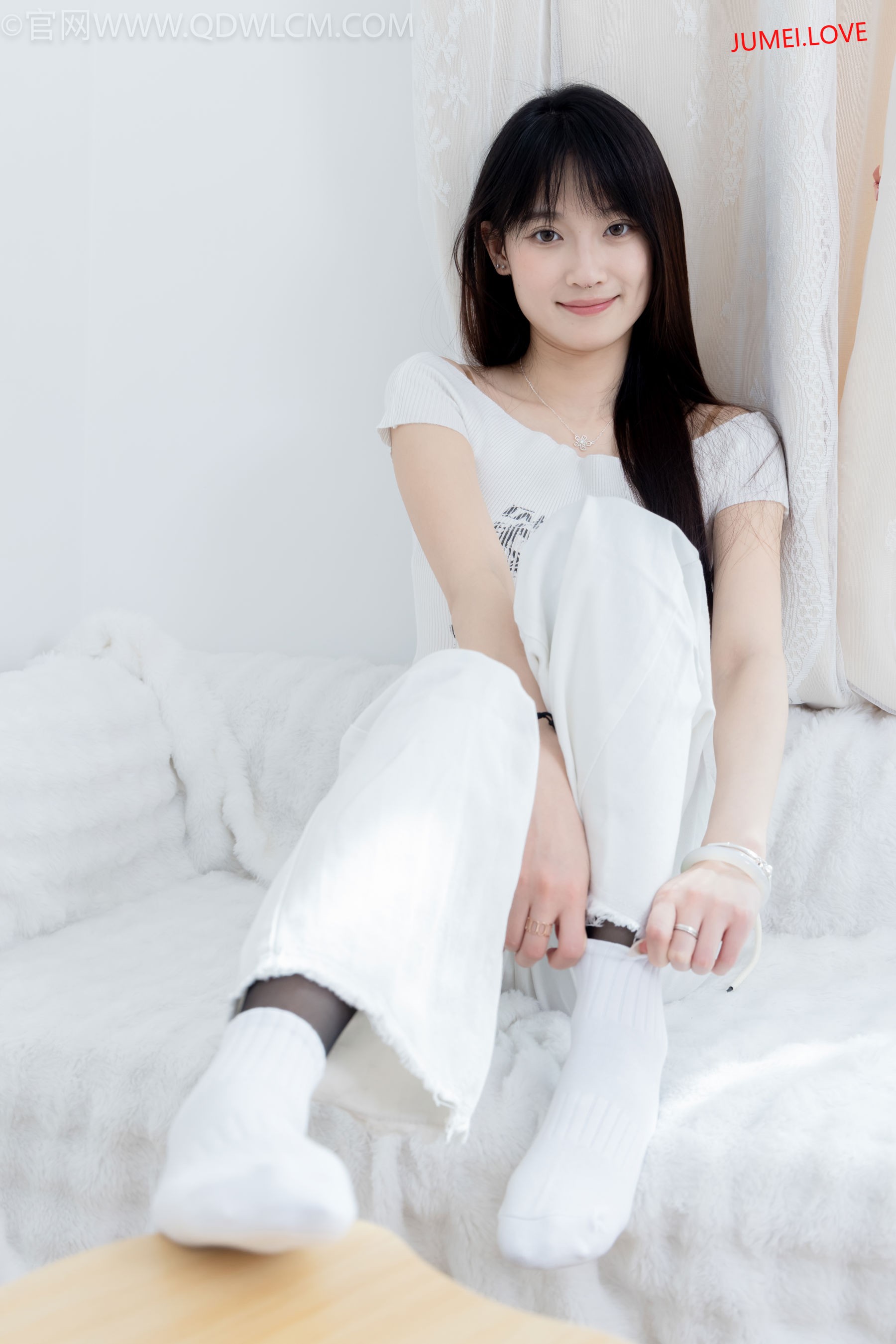 物恋传媒 No.2670 山奈 - 帆布鞋、白棉袜、薄黑丝 第114张