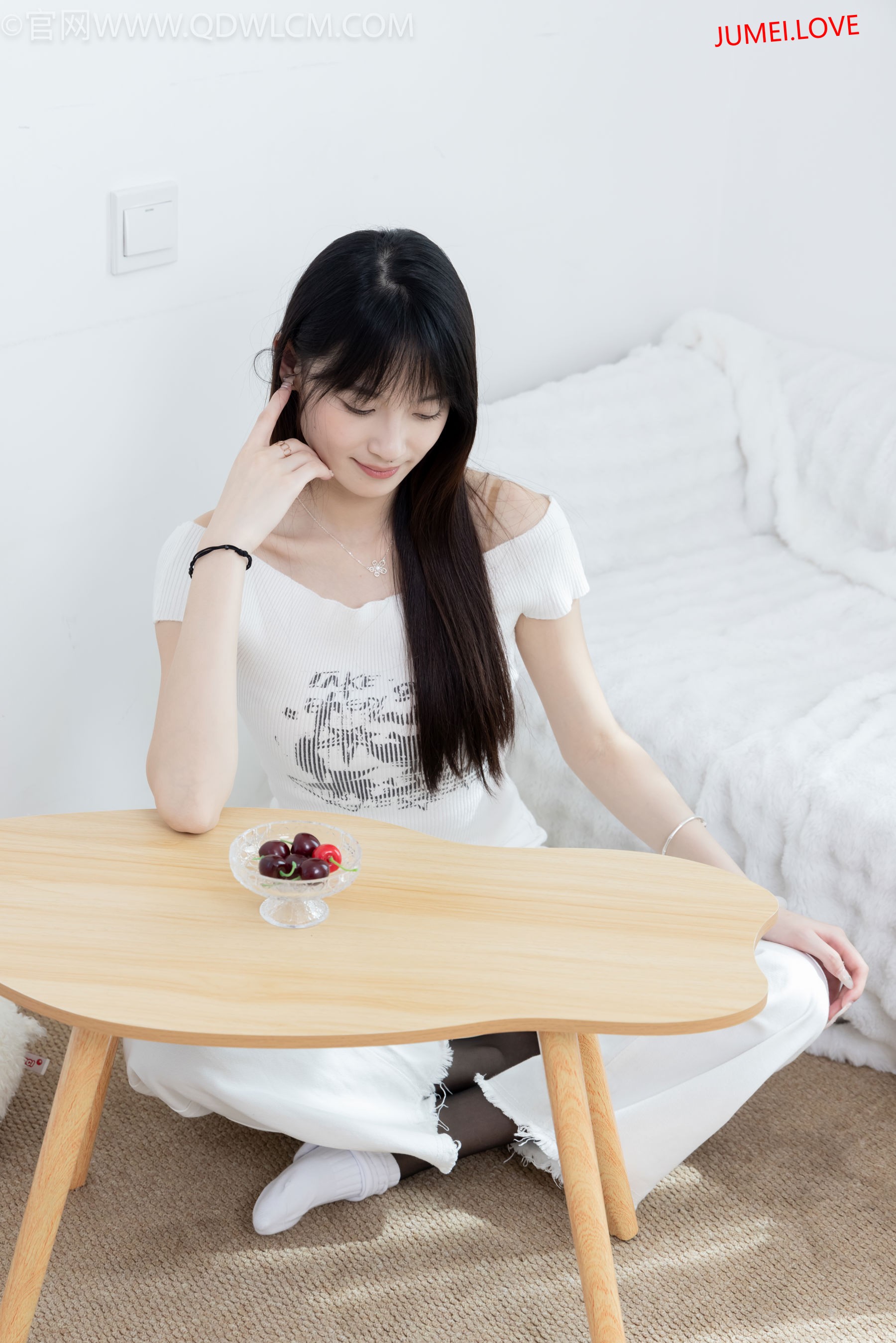 物恋传媒 No.2670 山奈 - 帆布鞋、白棉袜、薄黑丝 第120张