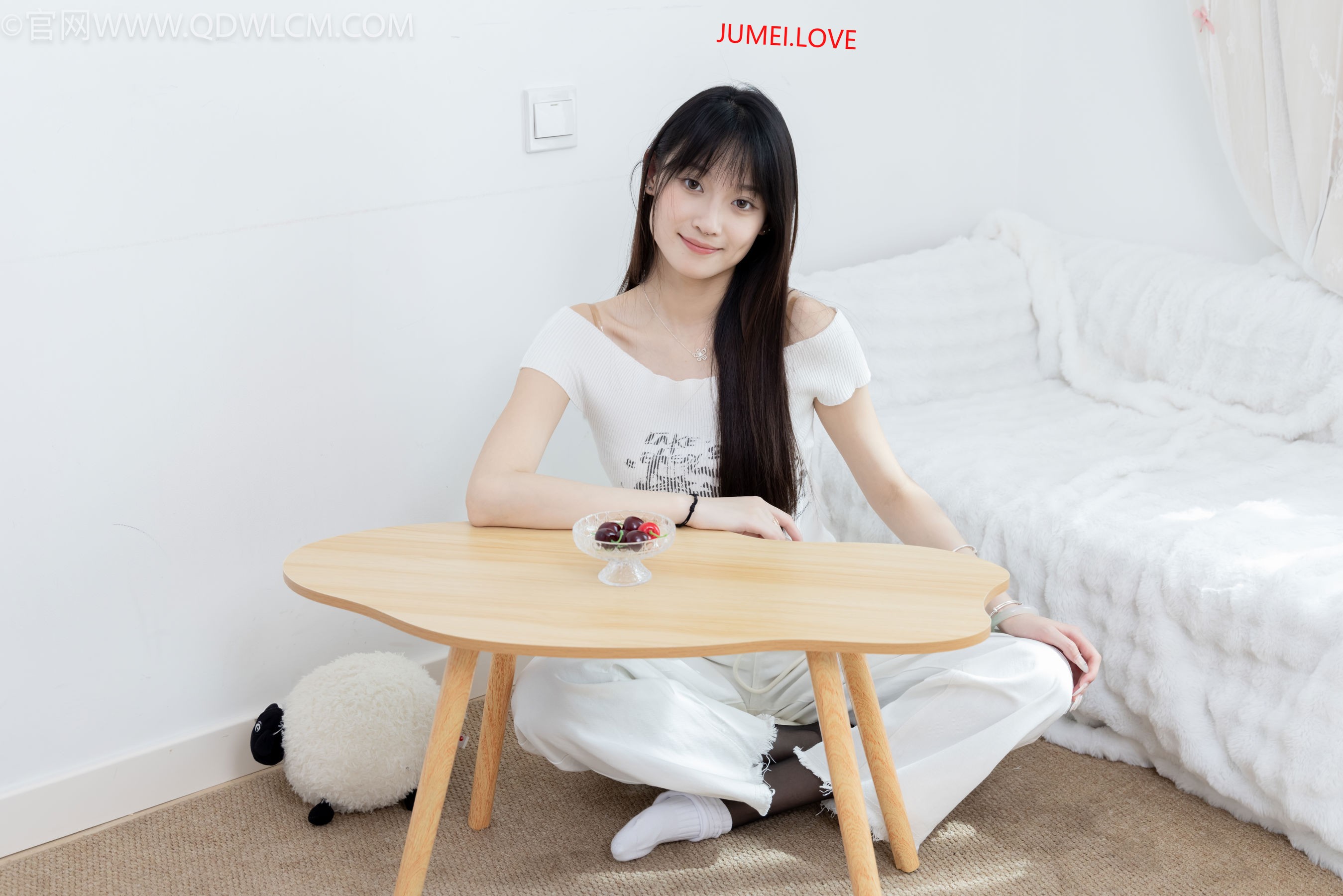 物恋传媒 No.2670 山奈 - 帆布鞋、白棉袜、薄黑丝 第121张