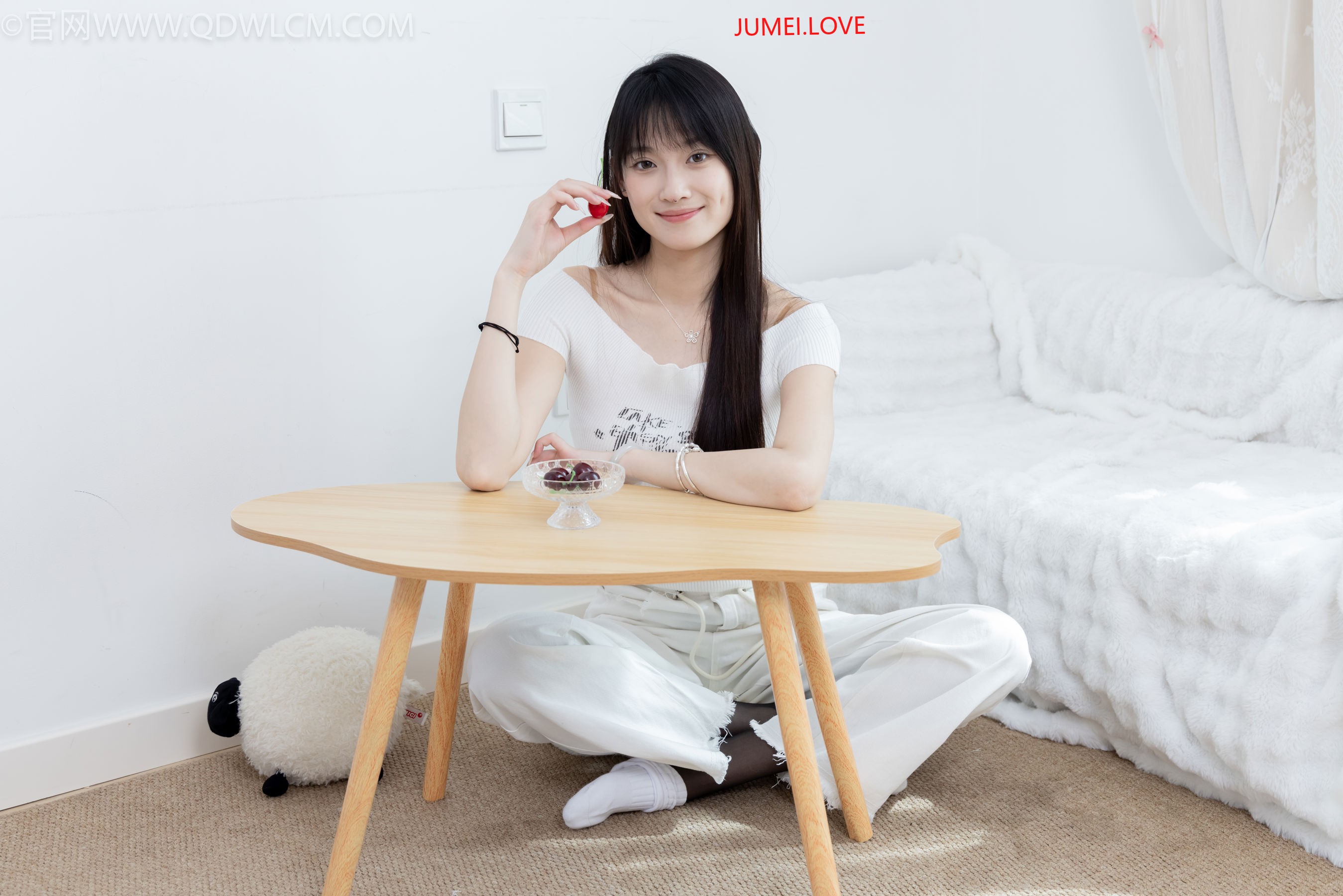 物恋传媒 No.2670 山奈 - 帆布鞋、白棉袜、薄黑丝 第123张