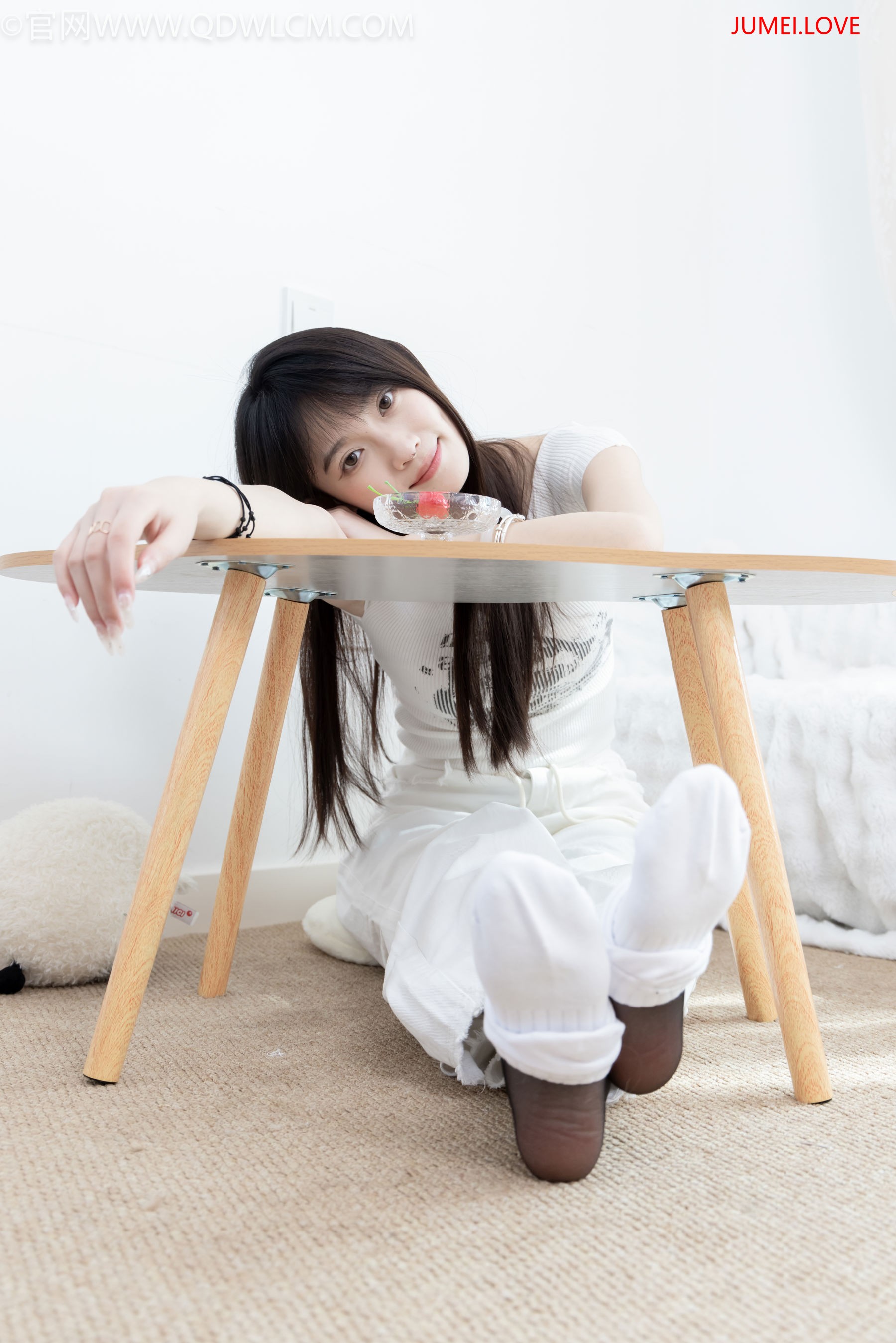 物恋传媒 No.2670 山奈 - 帆布鞋、白棉袜、薄黑丝 第134张