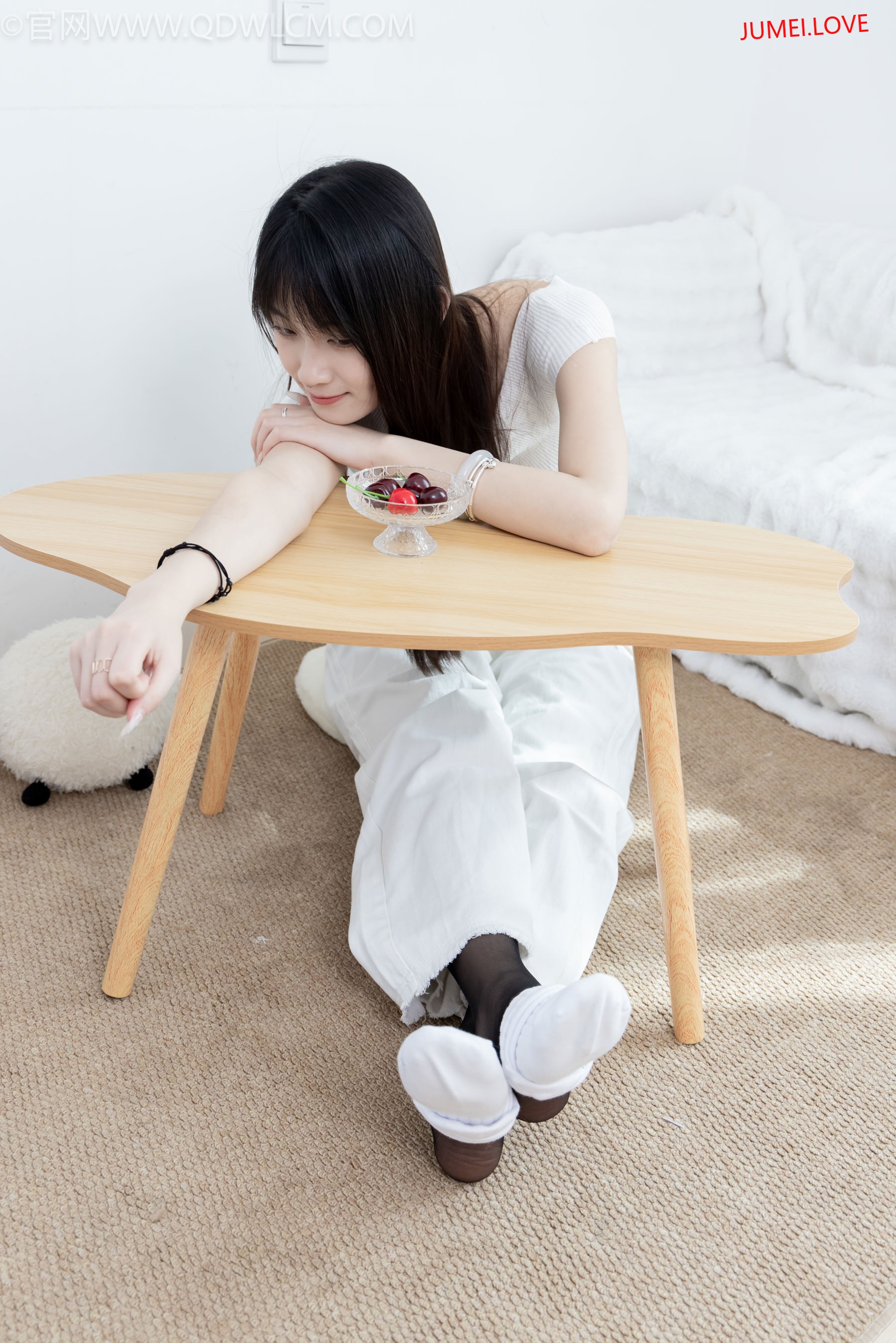 物恋传媒 No.2670 山奈 - 帆布鞋、白棉袜、薄黑丝 第136张