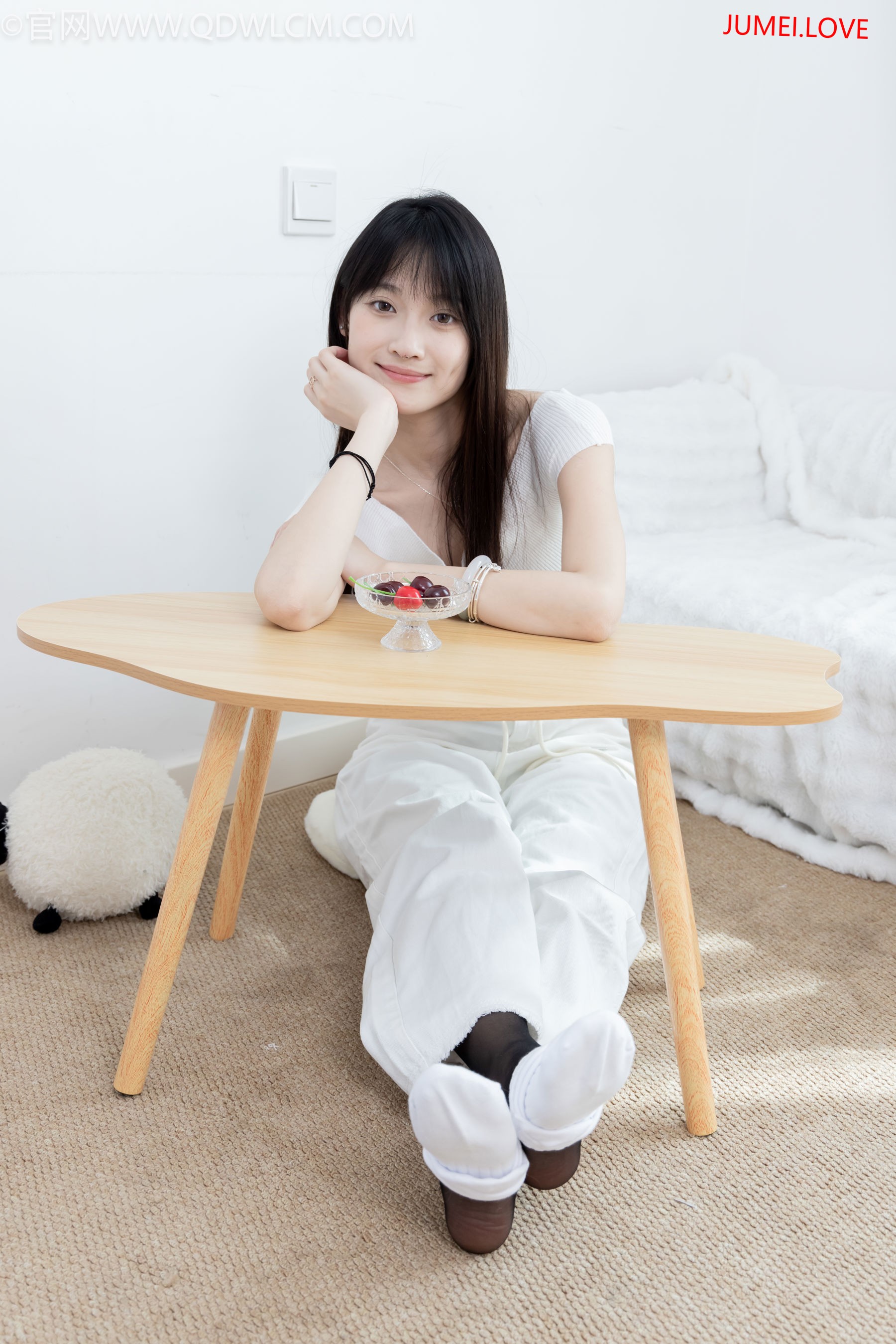物恋传媒 No.2670 山奈 - 帆布鞋、白棉袜、薄黑丝 第137张