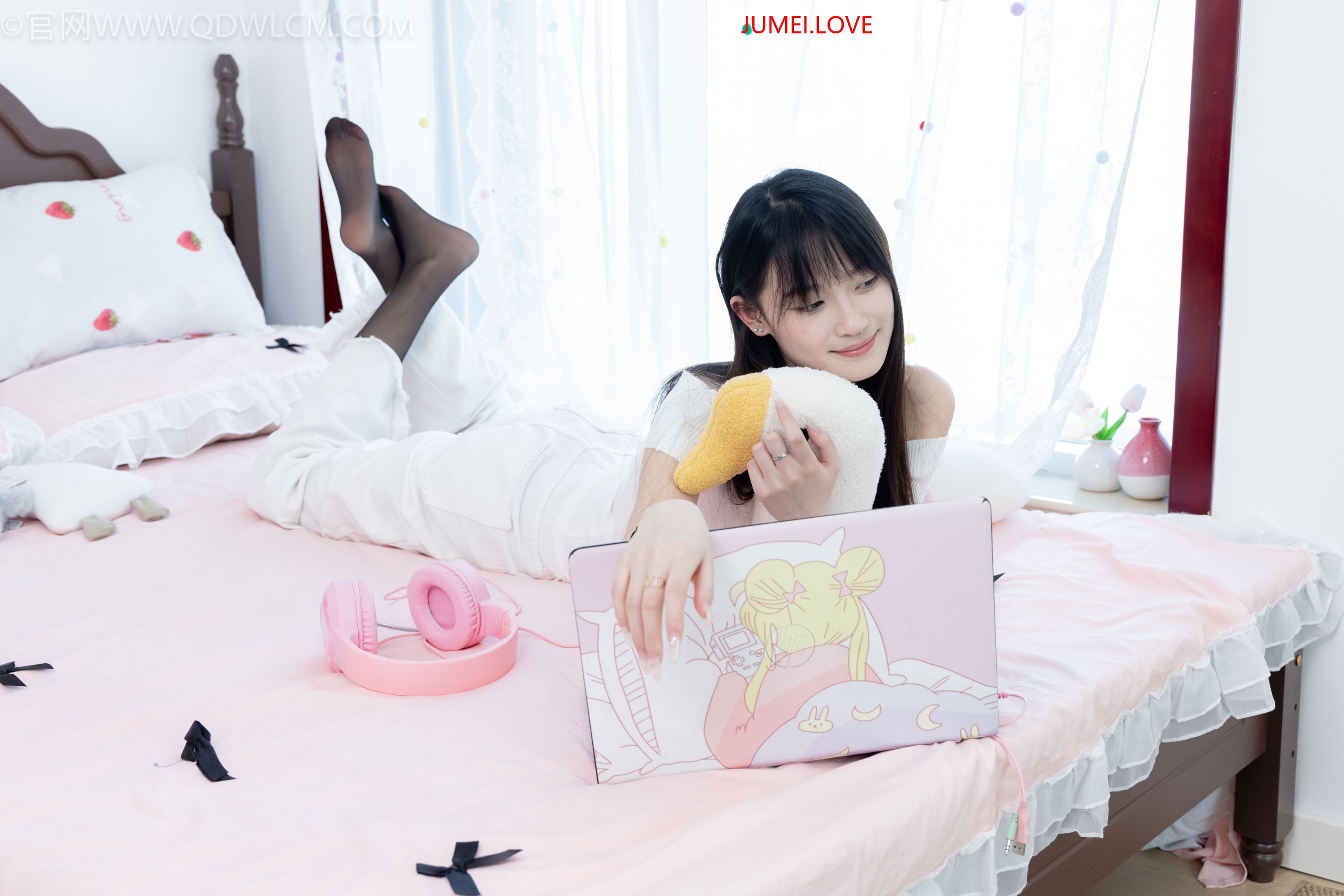物恋传媒 No.2670 山奈 - 帆布鞋、白棉袜、薄黑丝 第14张