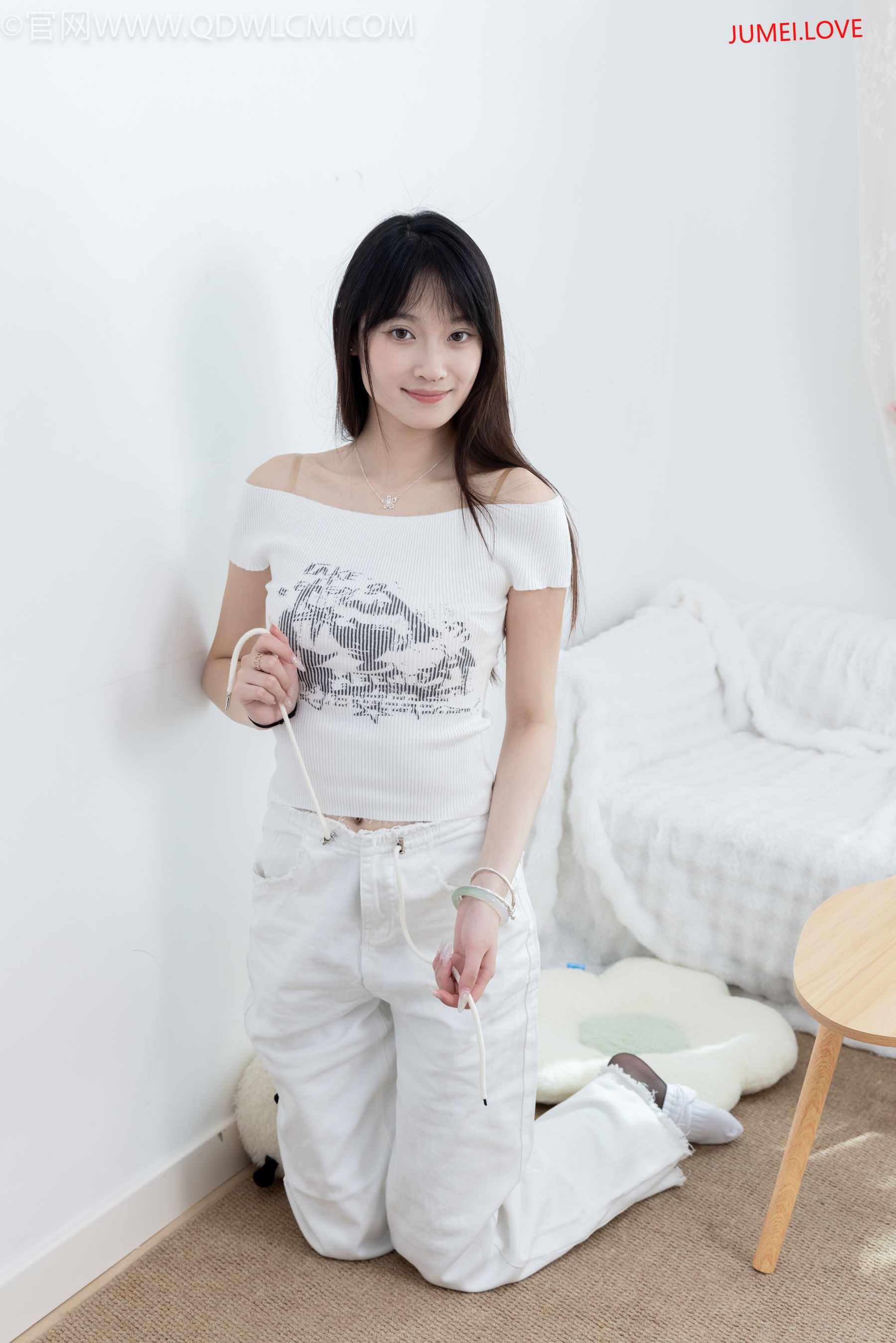 物恋传媒 No.2670 山奈 - 帆布鞋、白棉袜、薄黑丝 第150张
