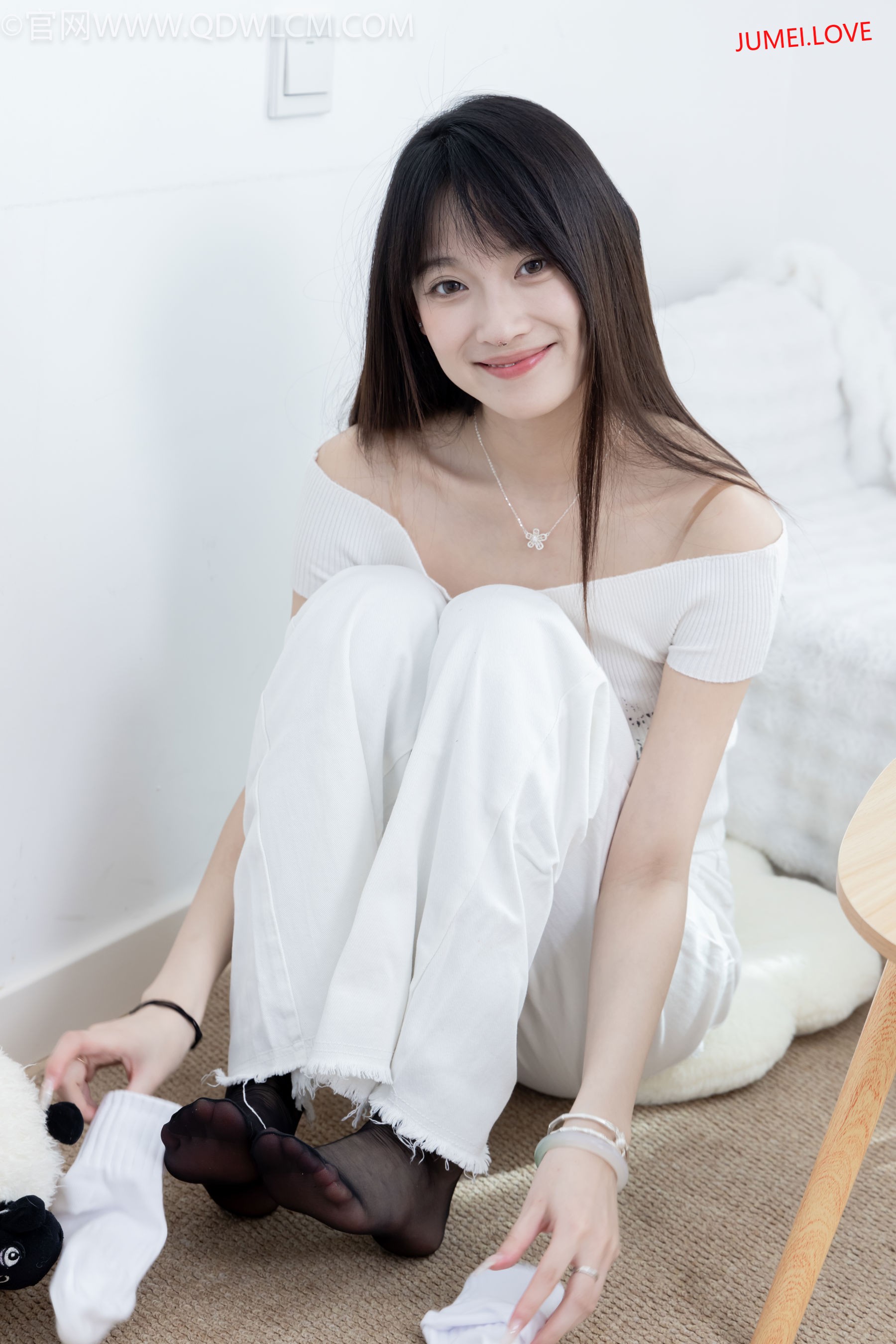 物恋传媒 No.2670 山奈 - 帆布鞋、白棉袜、薄黑丝 第154张