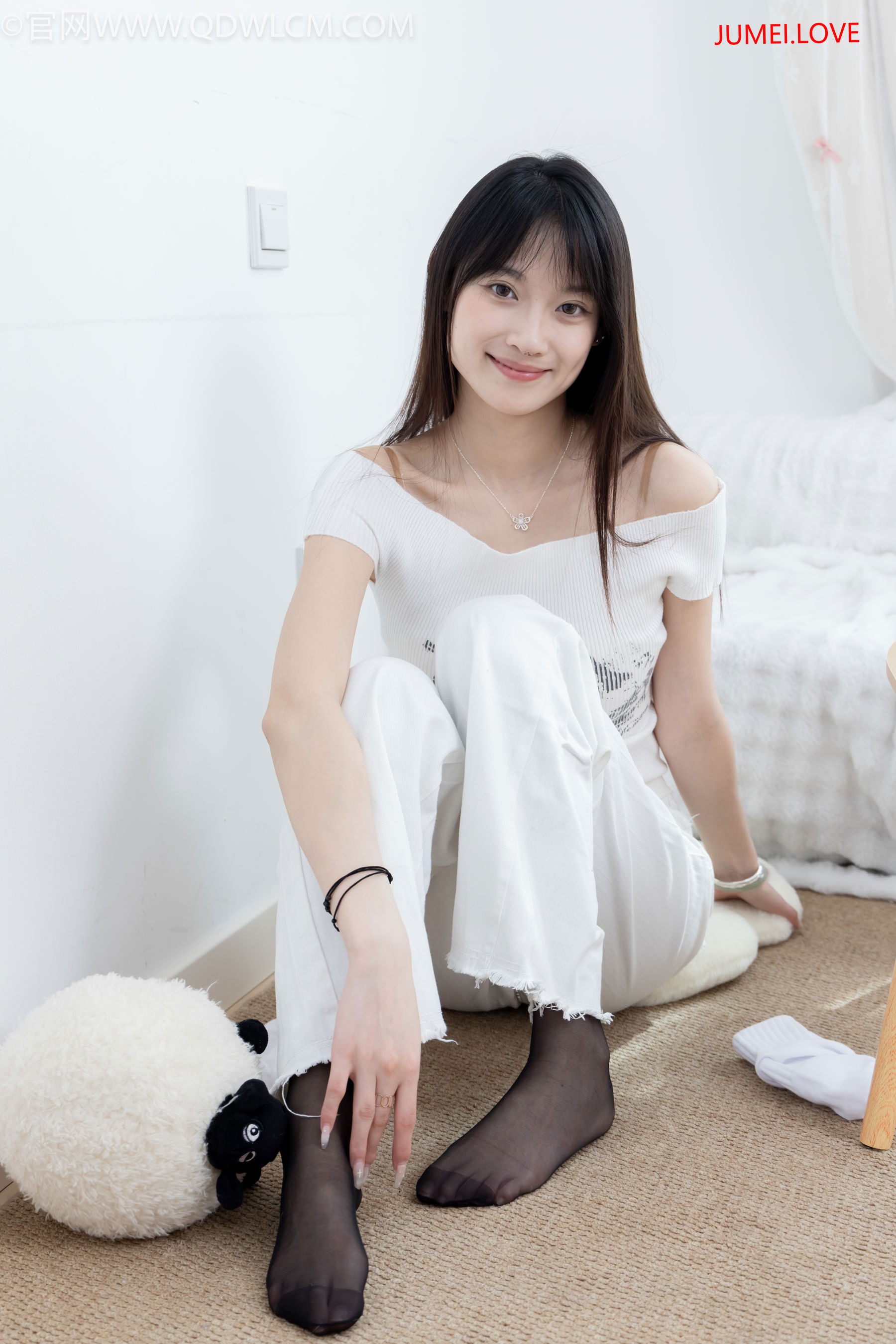 物恋传媒 No.2670 山奈 - 帆布鞋、白棉袜、薄黑丝 第156张
