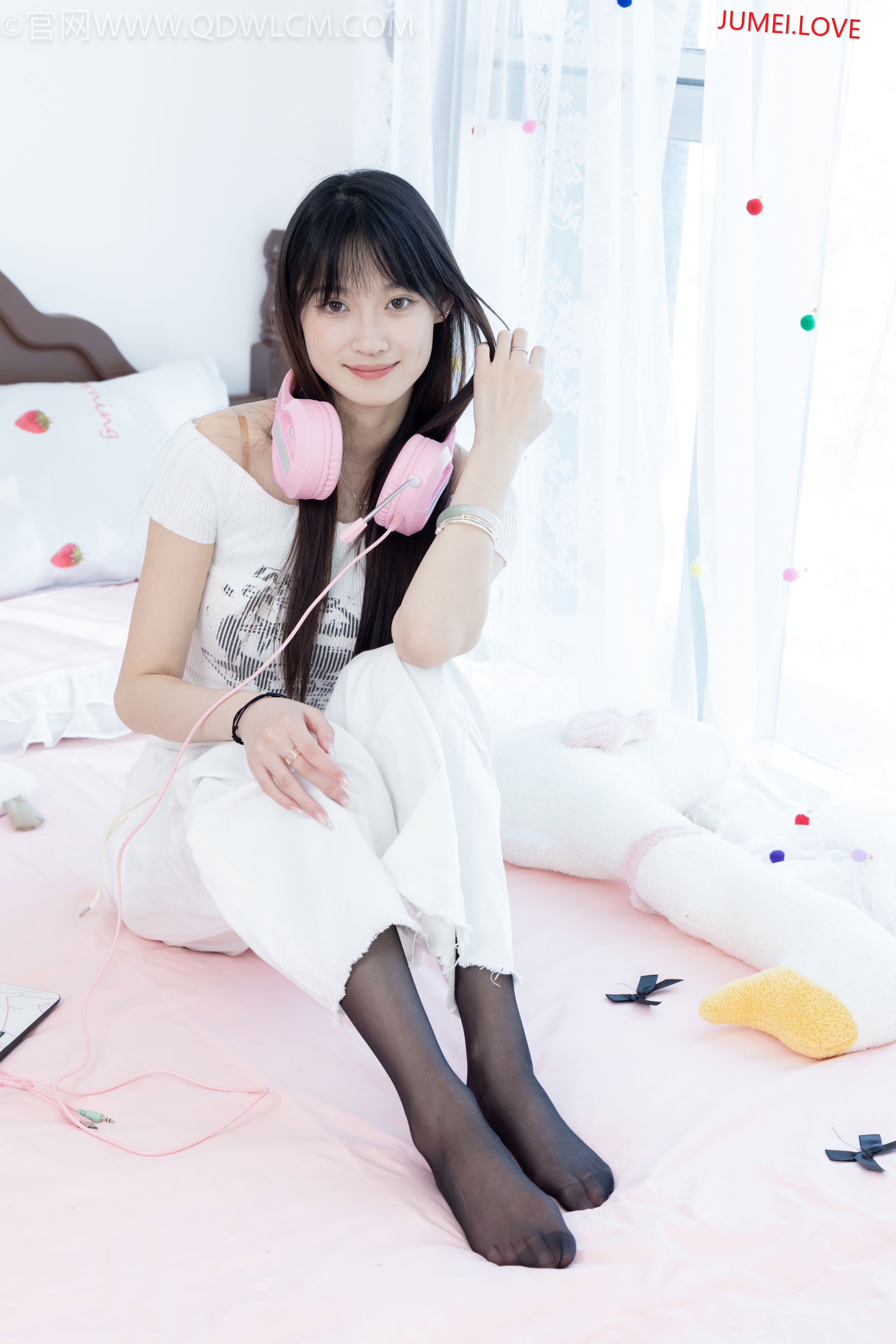 物恋传媒 No.2670 山奈 - 帆布鞋、白棉袜、薄黑丝 第32张