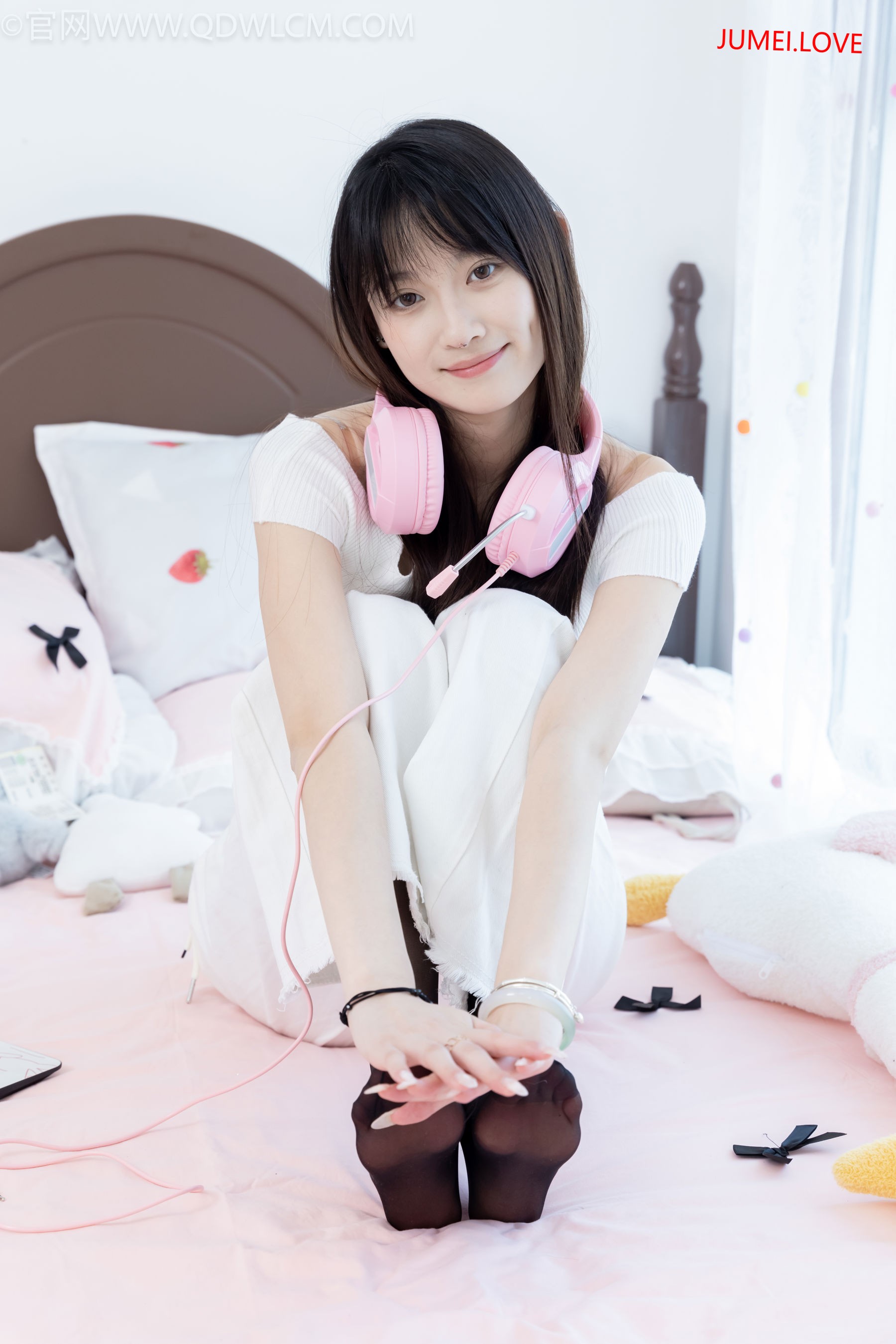 物恋传媒 No.2670 山奈 - 帆布鞋、白棉袜、薄黑丝 第33张