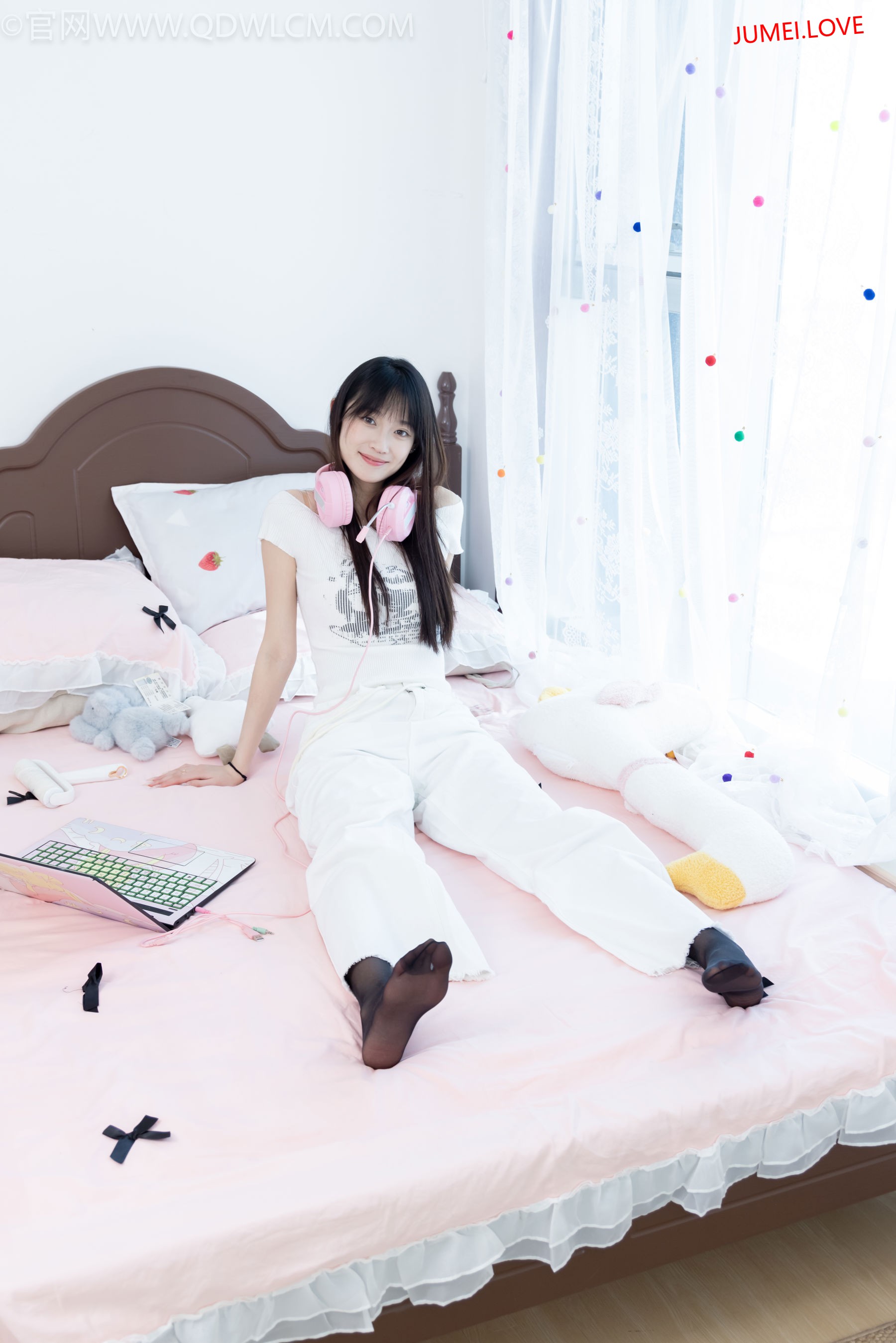 物恋传媒 No.2670 山奈 - 帆布鞋、白棉袜、薄黑丝 第40张