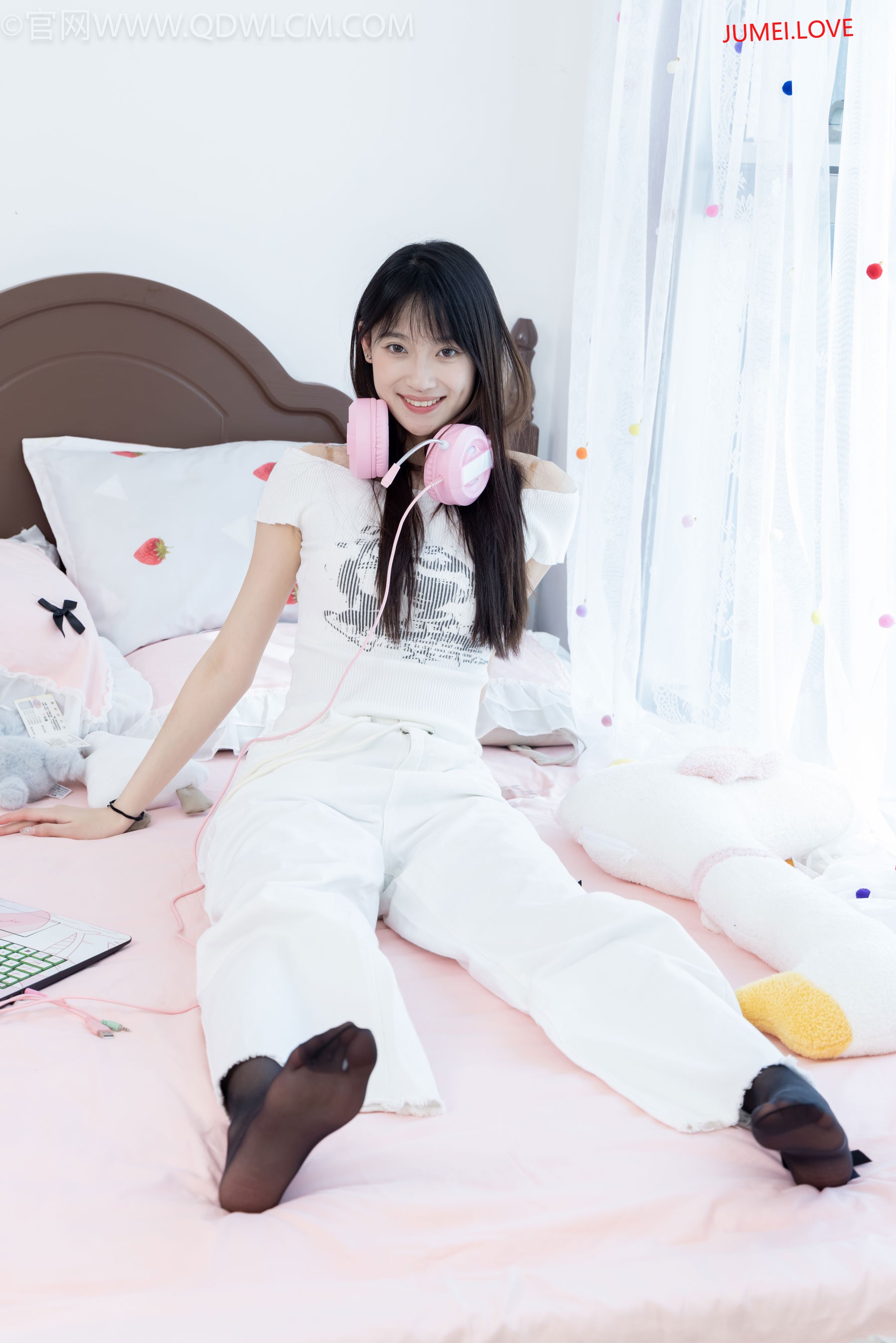 物恋传媒 No.2670 山奈 - 帆布鞋、白棉袜、薄黑丝 第43张