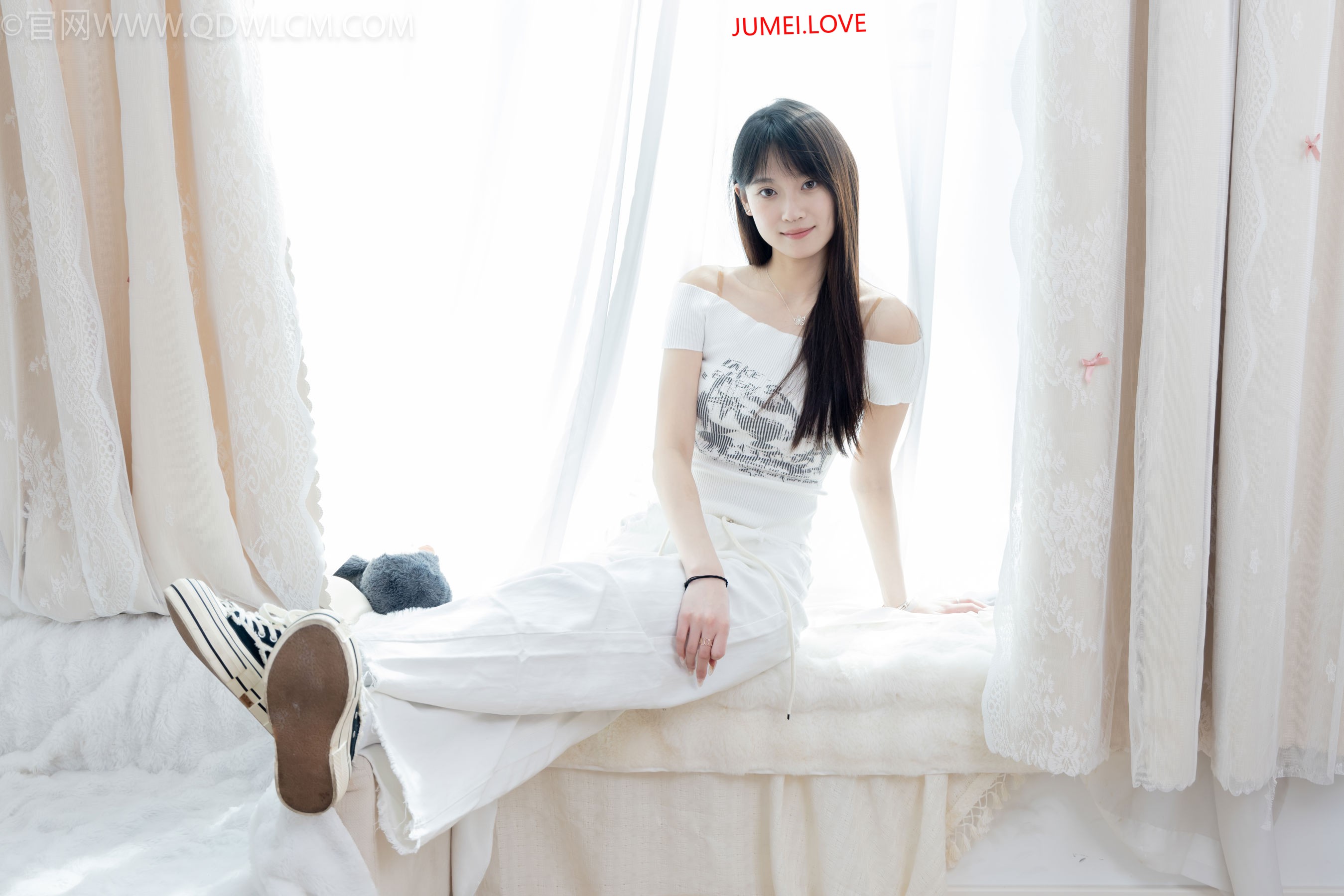 物恋传媒 No.2670 山奈 - 帆布鞋、白棉袜、薄黑丝 第57张