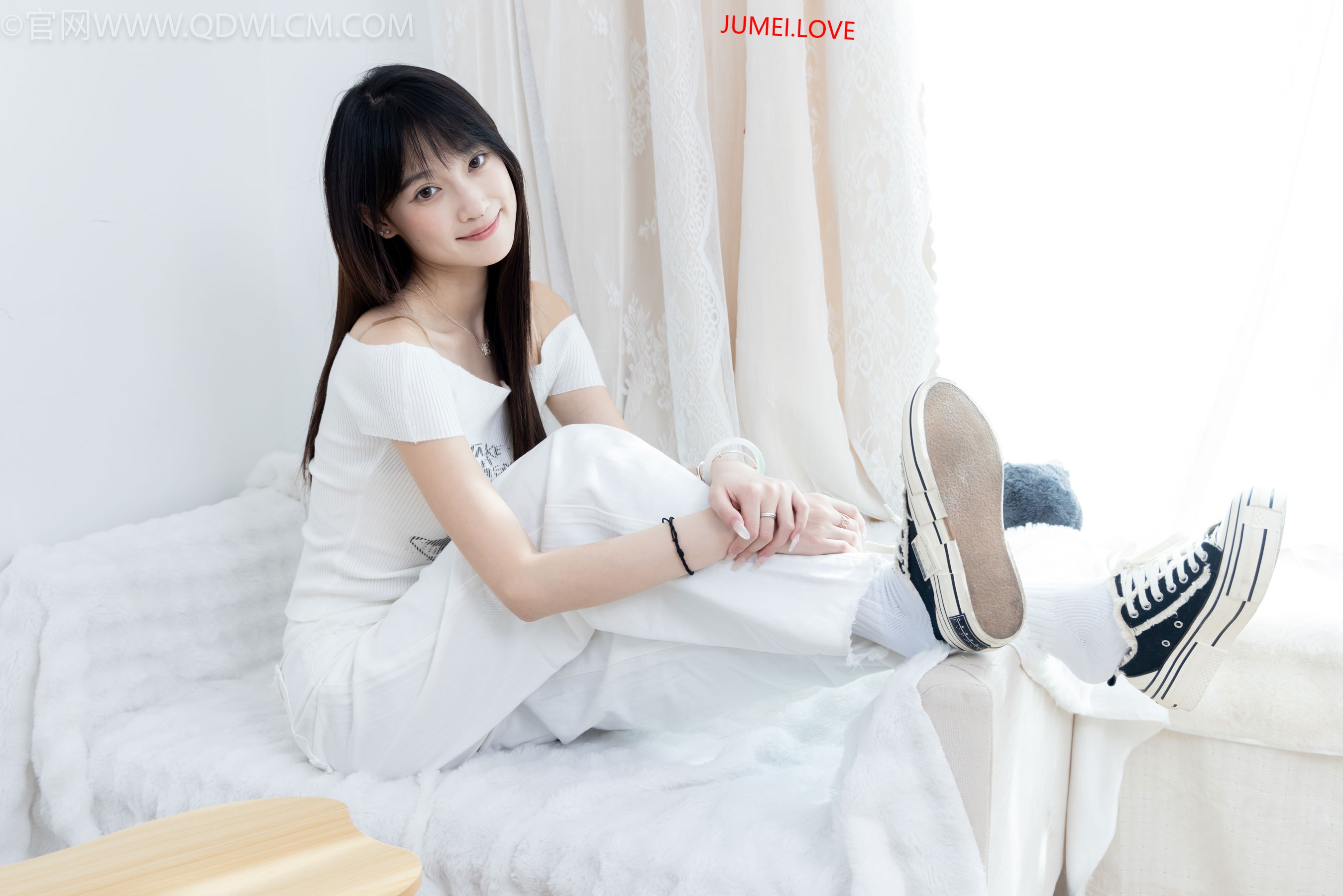 物恋传媒 No.2670 山奈 - 帆布鞋、白棉袜、薄黑丝 第75张
