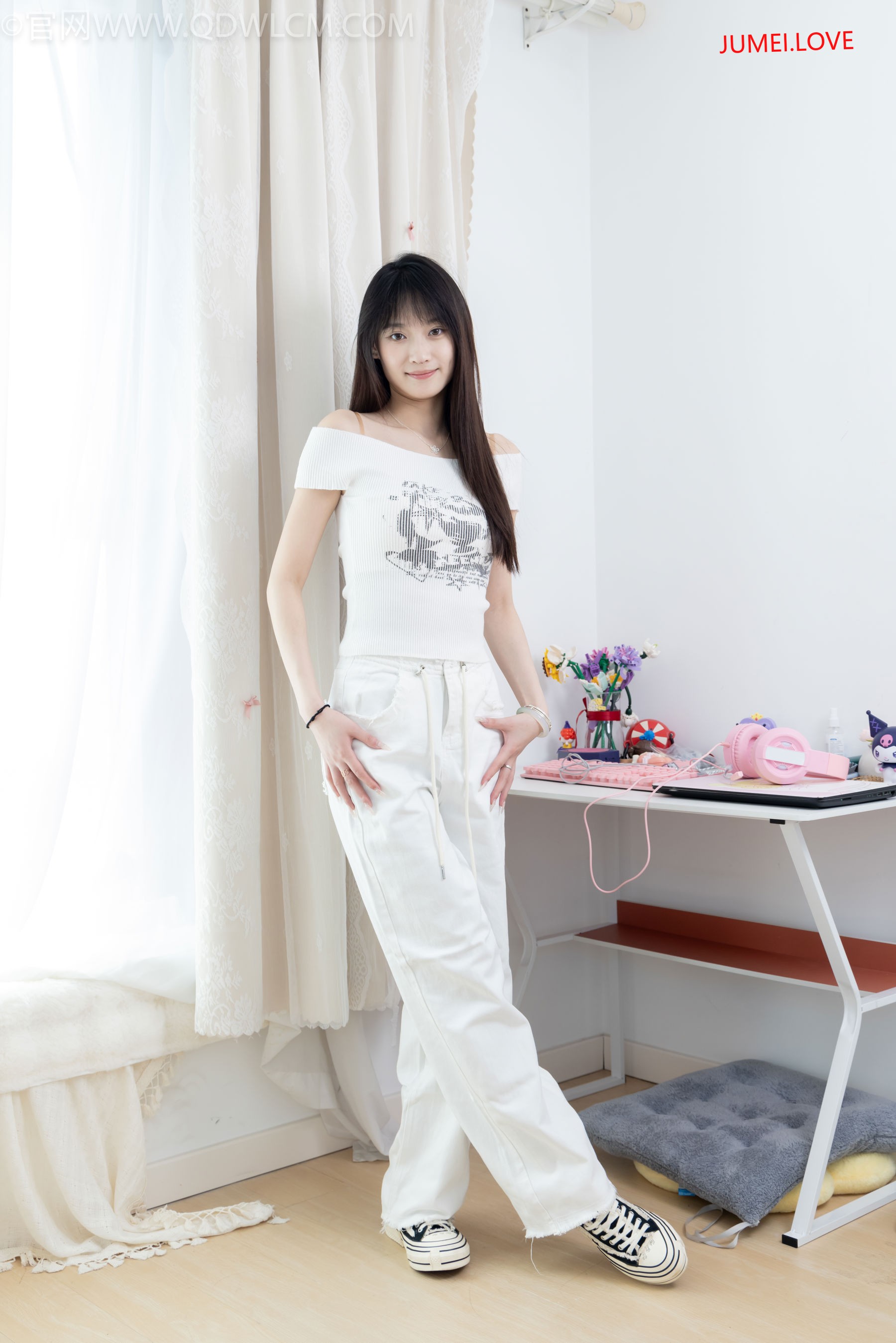 物恋传媒 No.2670 山奈 - 帆布鞋、白棉袜、薄黑丝 第80张