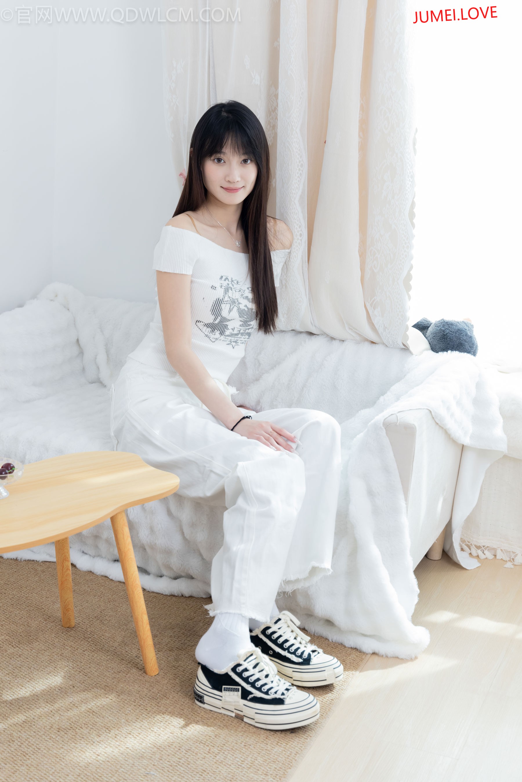 物恋传媒 No.2670 山奈 - 帆布鞋、白棉袜、薄黑丝 第82张