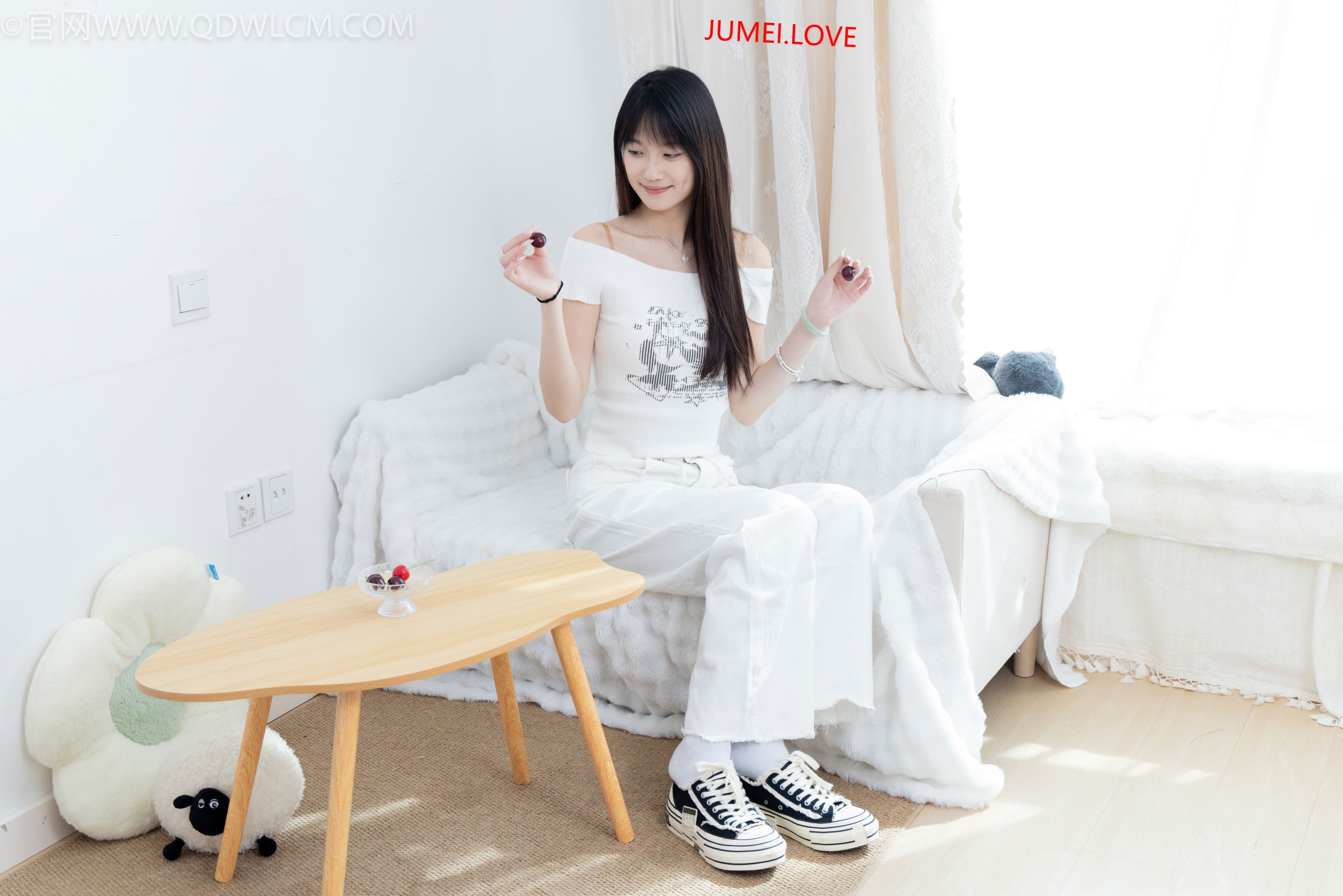 物恋传媒 No.2670 山奈 - 帆布鞋、白棉袜、薄黑丝 第85张