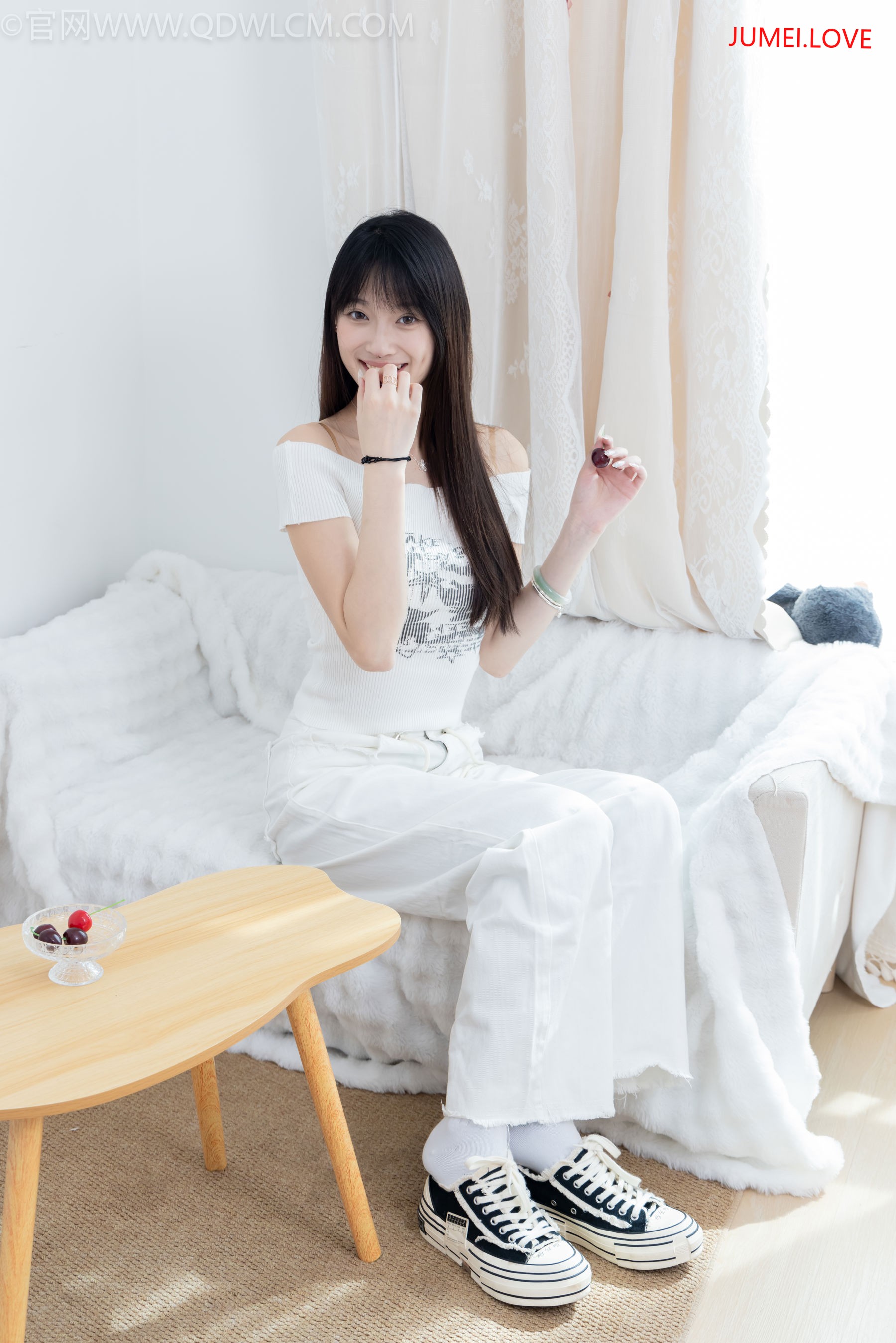 物恋传媒 No.2670 山奈 - 帆布鞋、白棉袜、薄黑丝 第87张