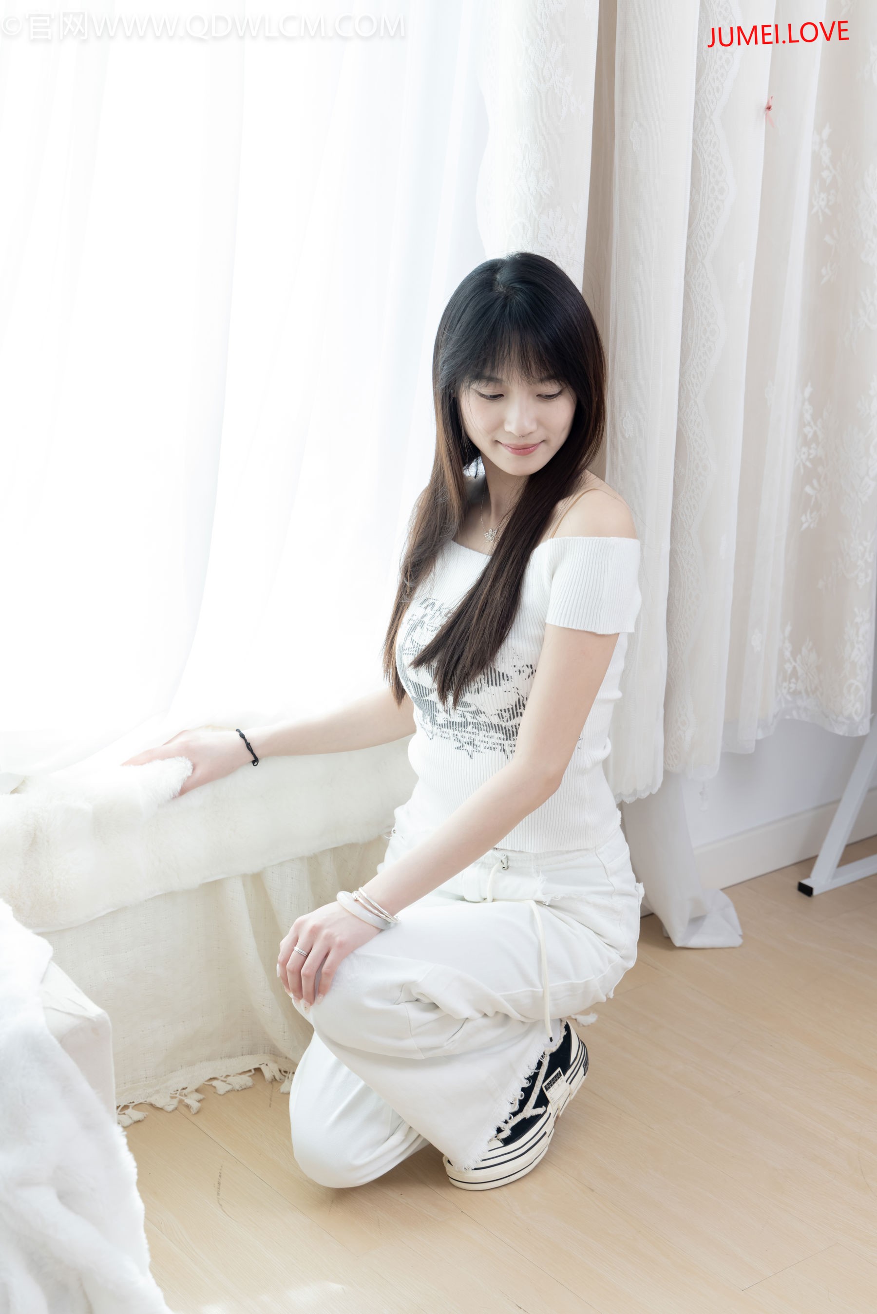 物恋传媒 No.2670 山奈 - 帆布鞋、白棉袜、薄黑丝 第91张