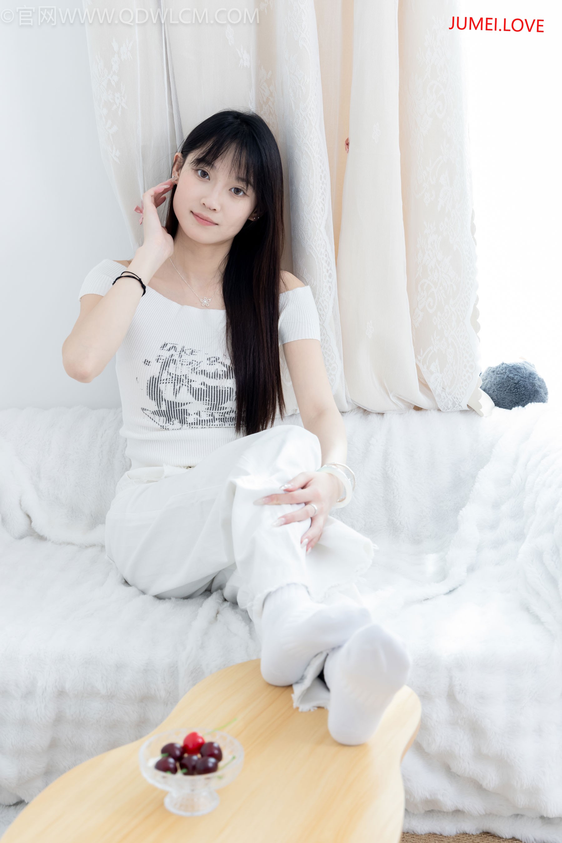 物恋传媒 No.2670 山奈 - 帆布鞋、白棉袜、薄黑丝 第93张