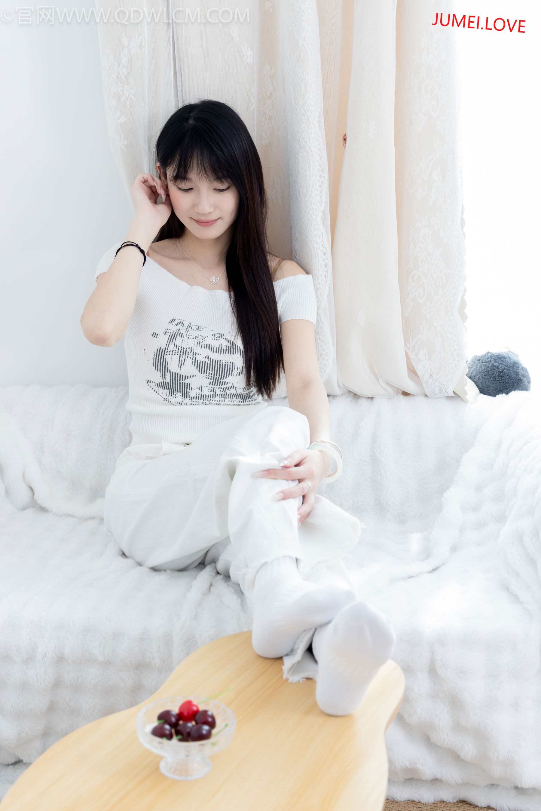 物恋传媒 No.2670 山奈 - 帆布鞋、白棉袜、薄黑丝 第94张