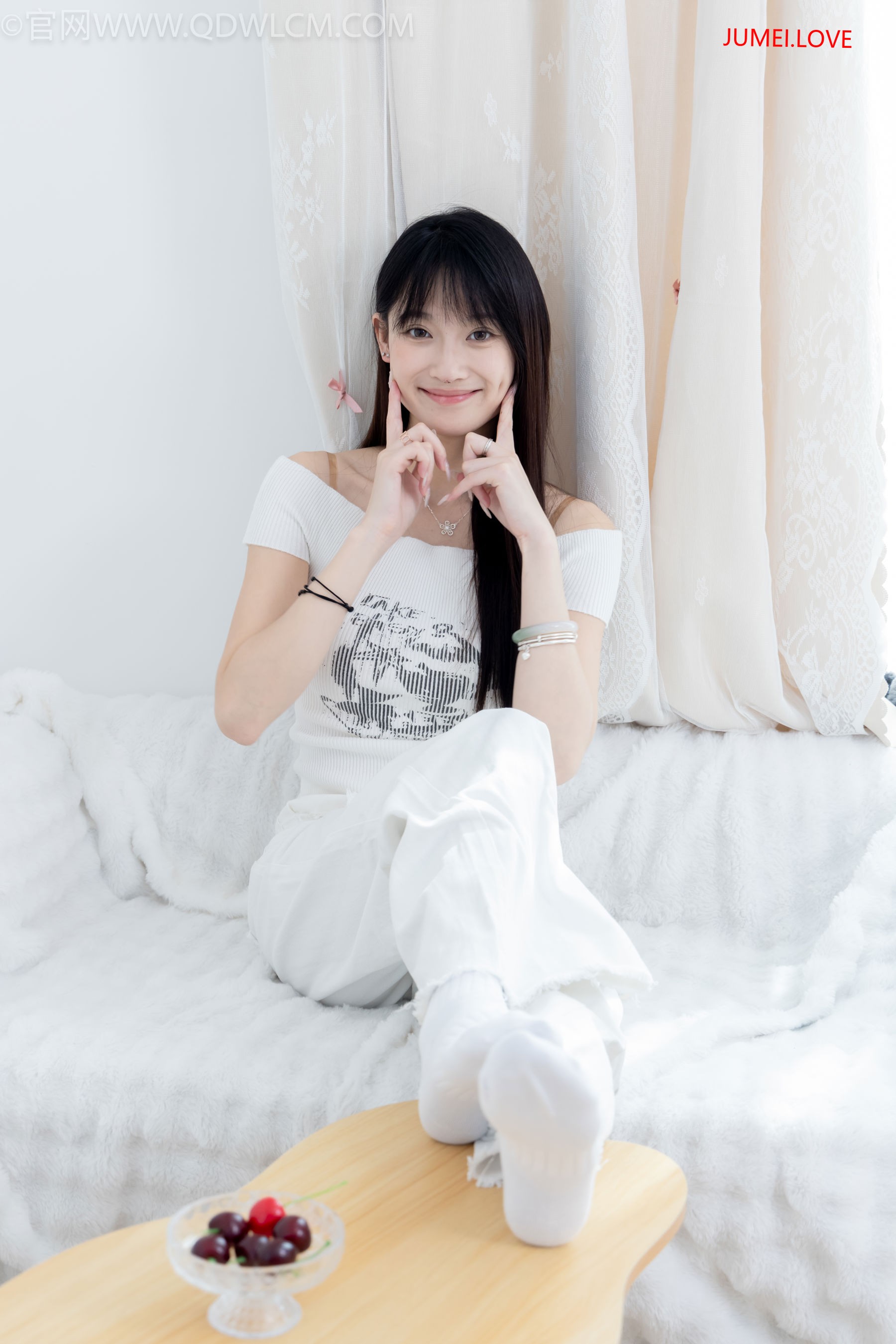 物恋传媒 No.2670 山奈 - 帆布鞋、白棉袜、薄黑丝 第95张